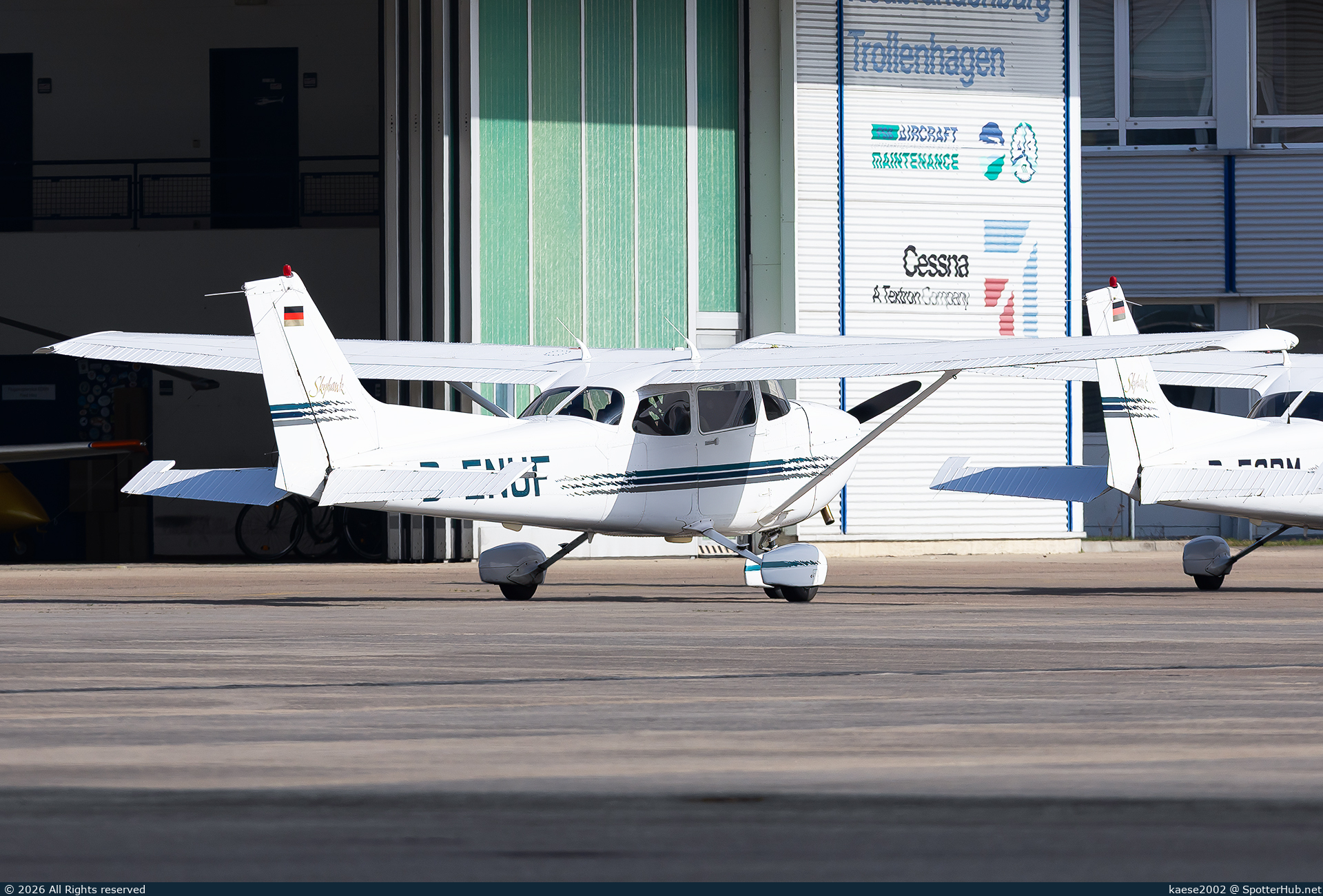 Photo of D-ENUF - Cessna 172R Skyhawk operated by Flugschule NUF Neubrandenburg