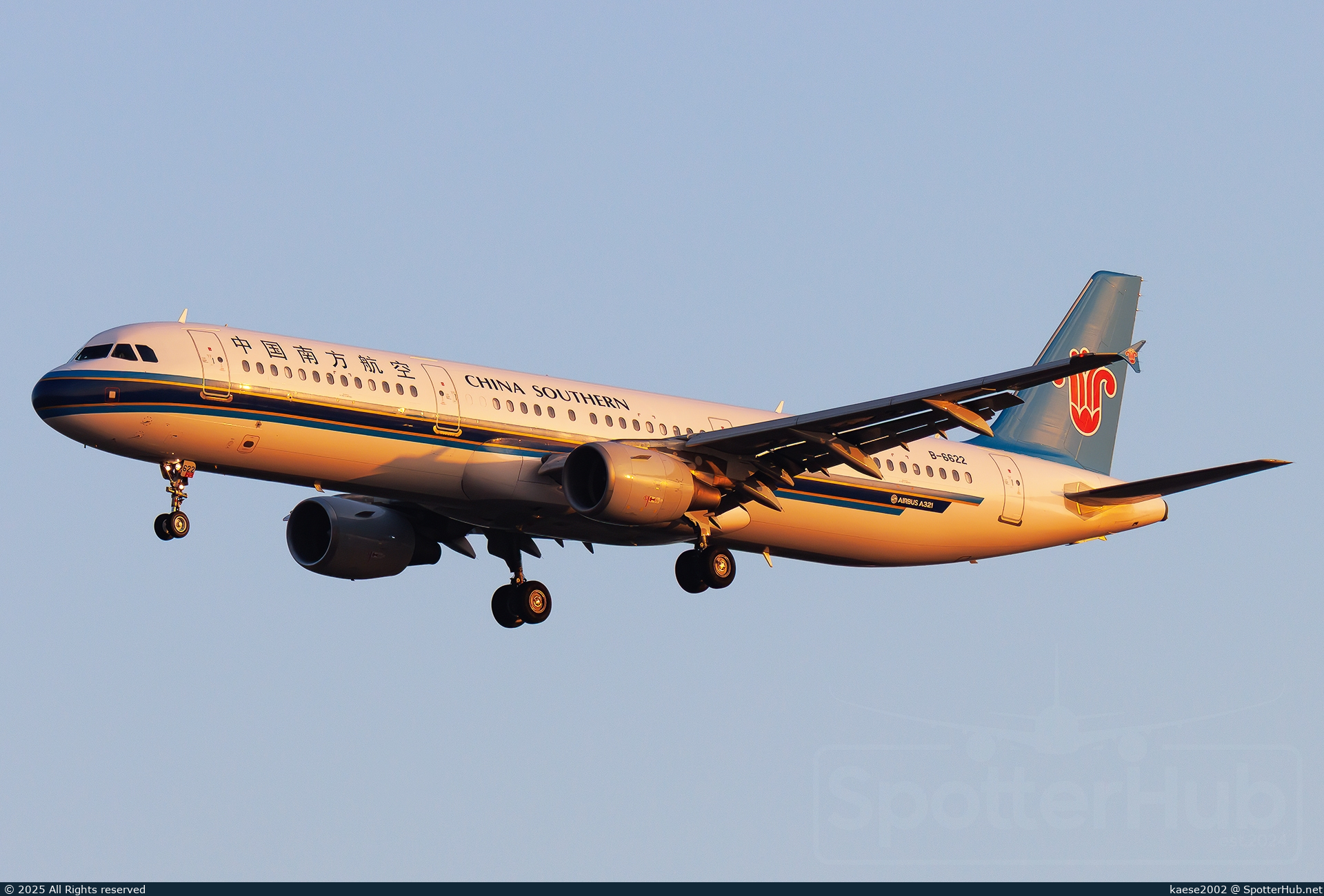 Photo of B-6622 - Airbus A321-211 operated by China Southern Airlines