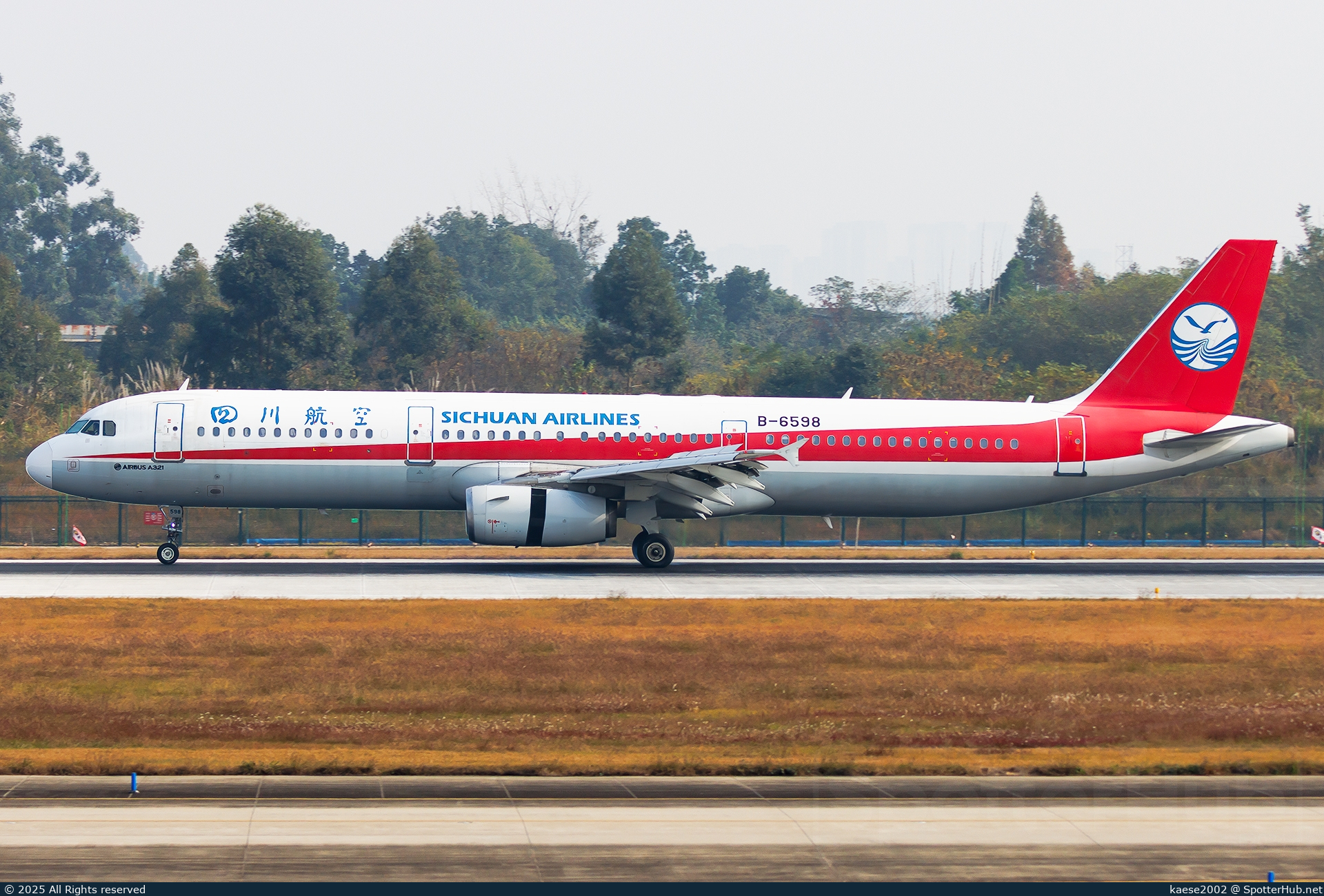 Photo of B-6598 - Airbus A321-231 operated by Sichuan Airlines