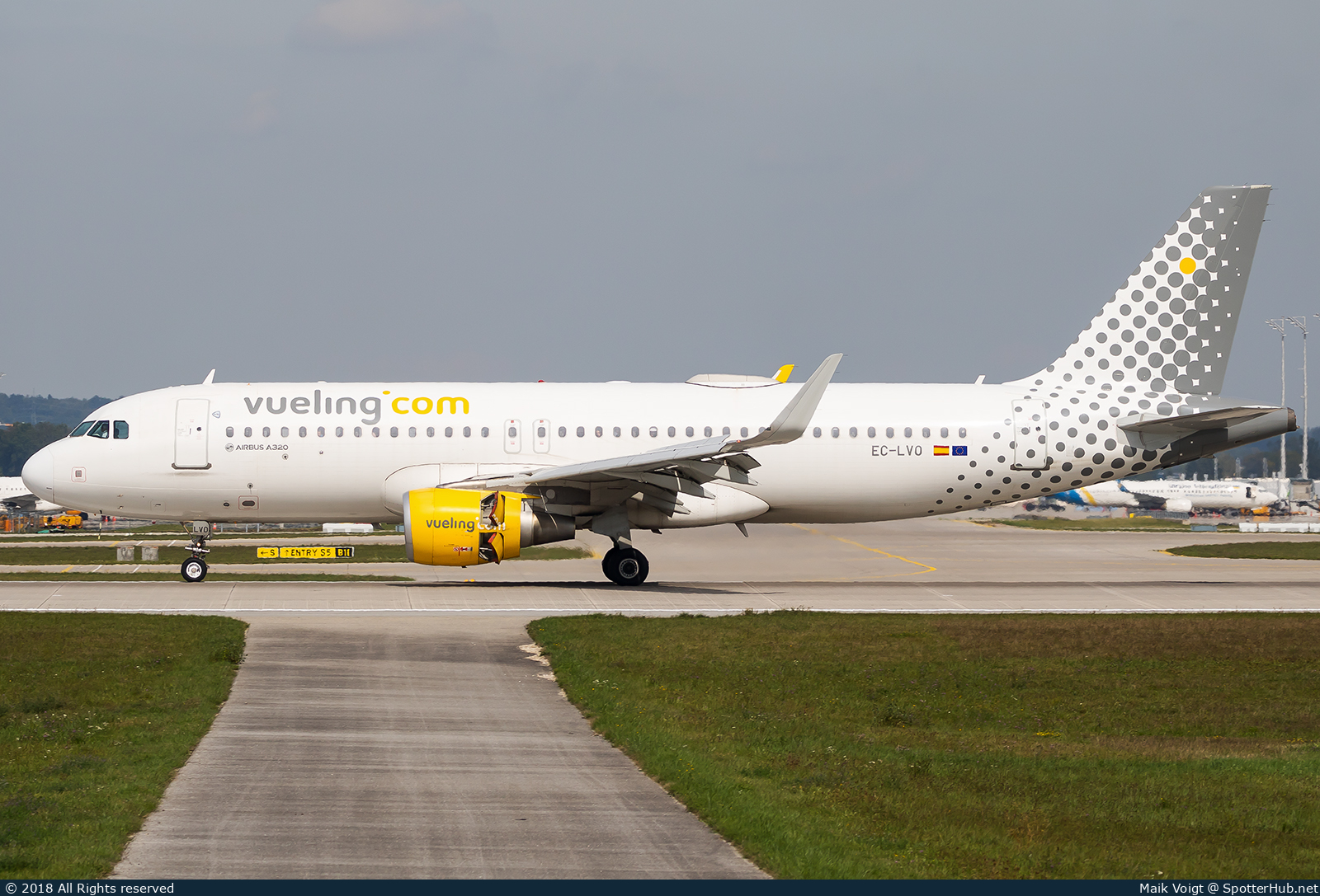 Photo of EC-LVO - Airbus A320-214 operated by Vueling