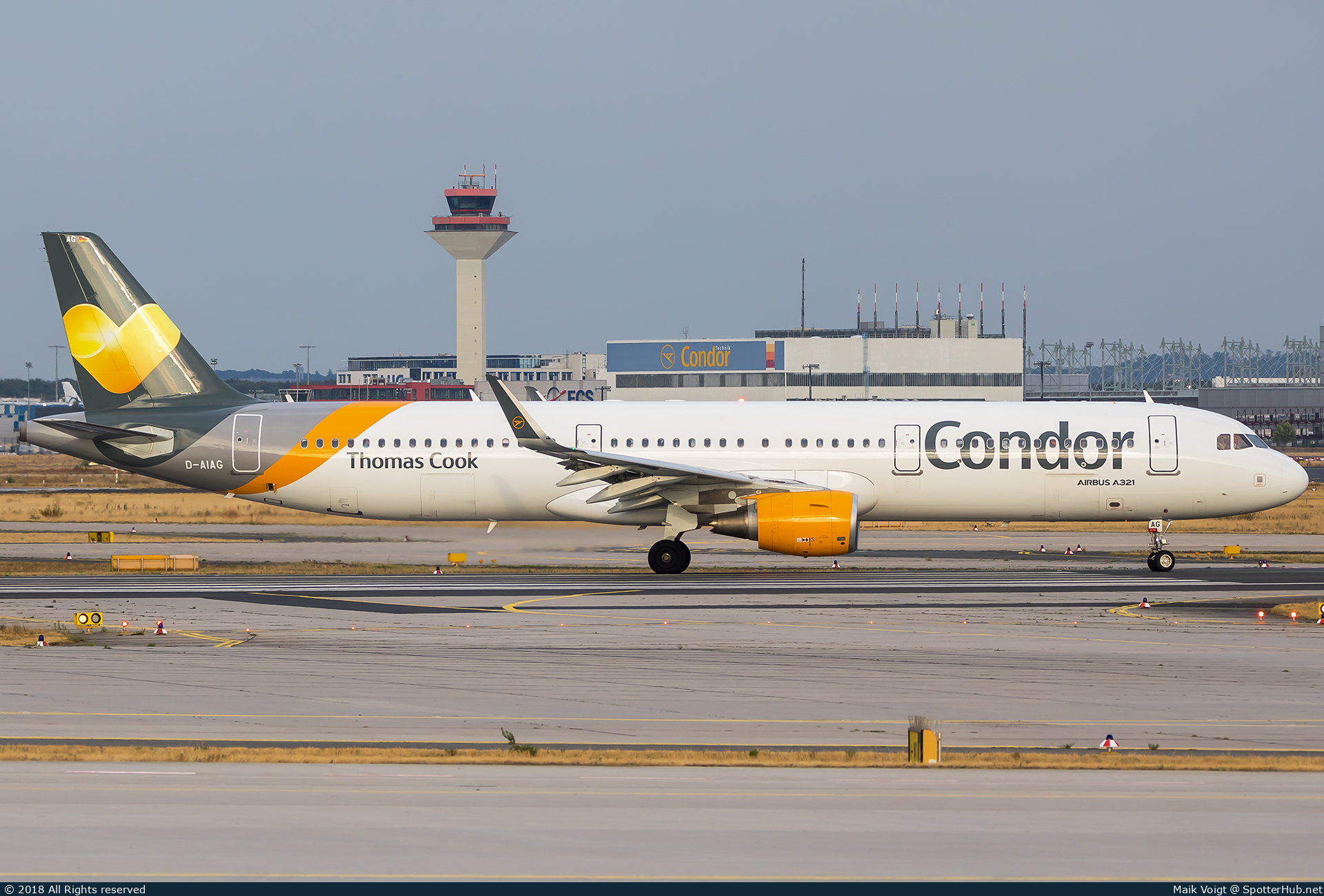 Photo of D-AIAC - Airbus A321-211 operated by Condor