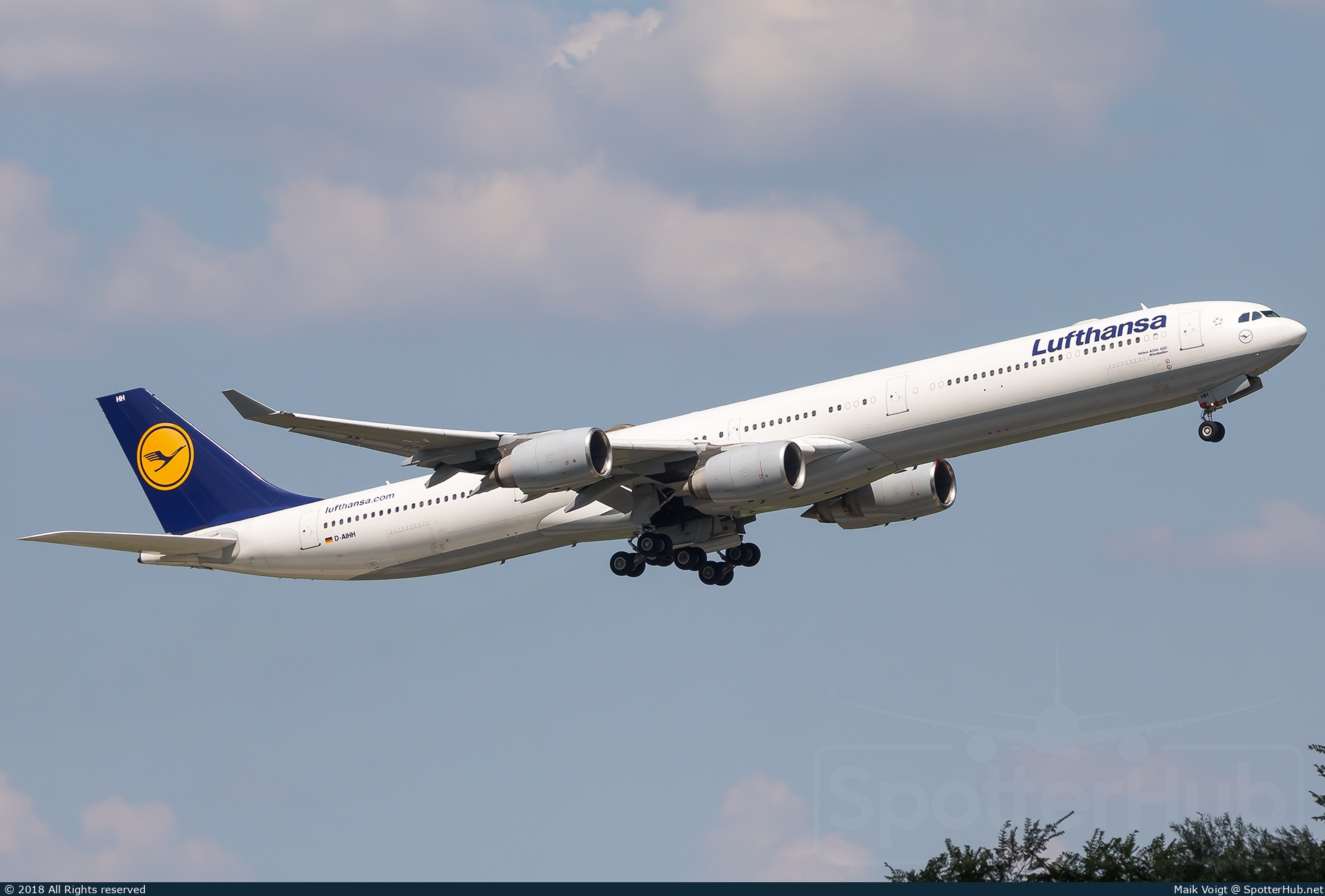 Photo of D-AIHH - Airbus A340-642 operated by Lufthansa
