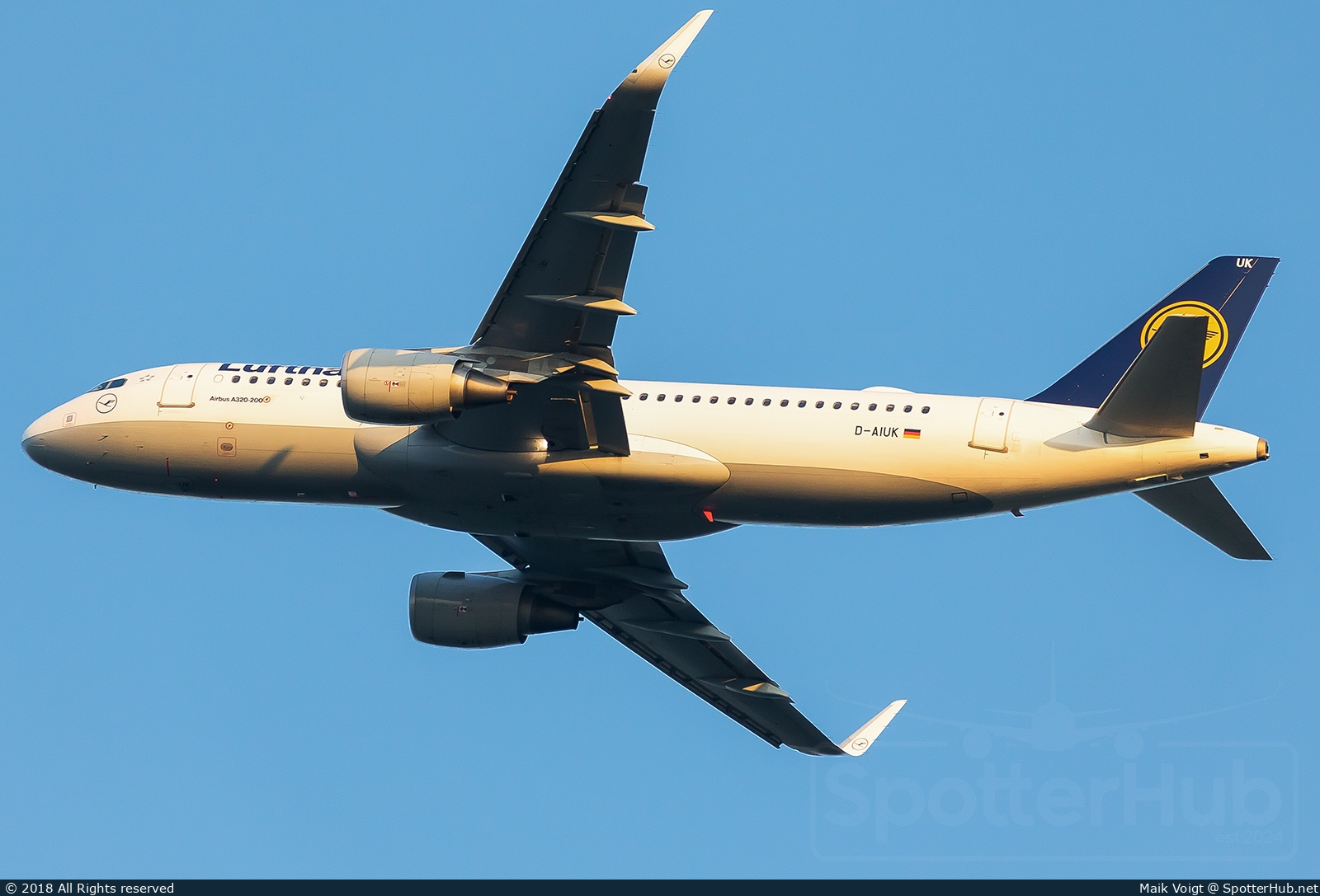Photo of D-AIUK - Airbus A320-214 operated by Lufthansa