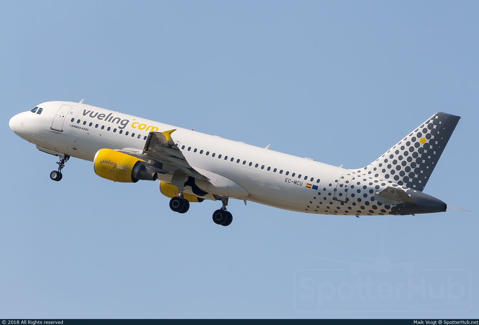 Photo of EC-MCU - Airbus A320-214 operated by Vueling