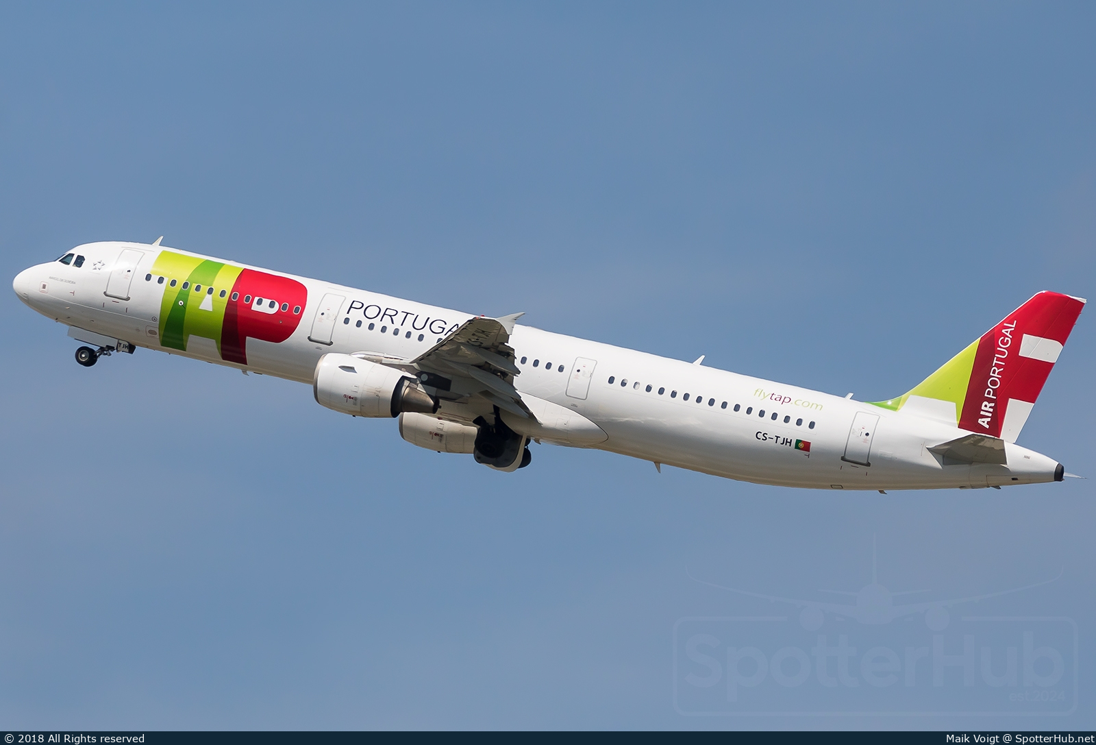 Photo of CS-TJH - Airbus A321-211 operated by TAP Air Portugal