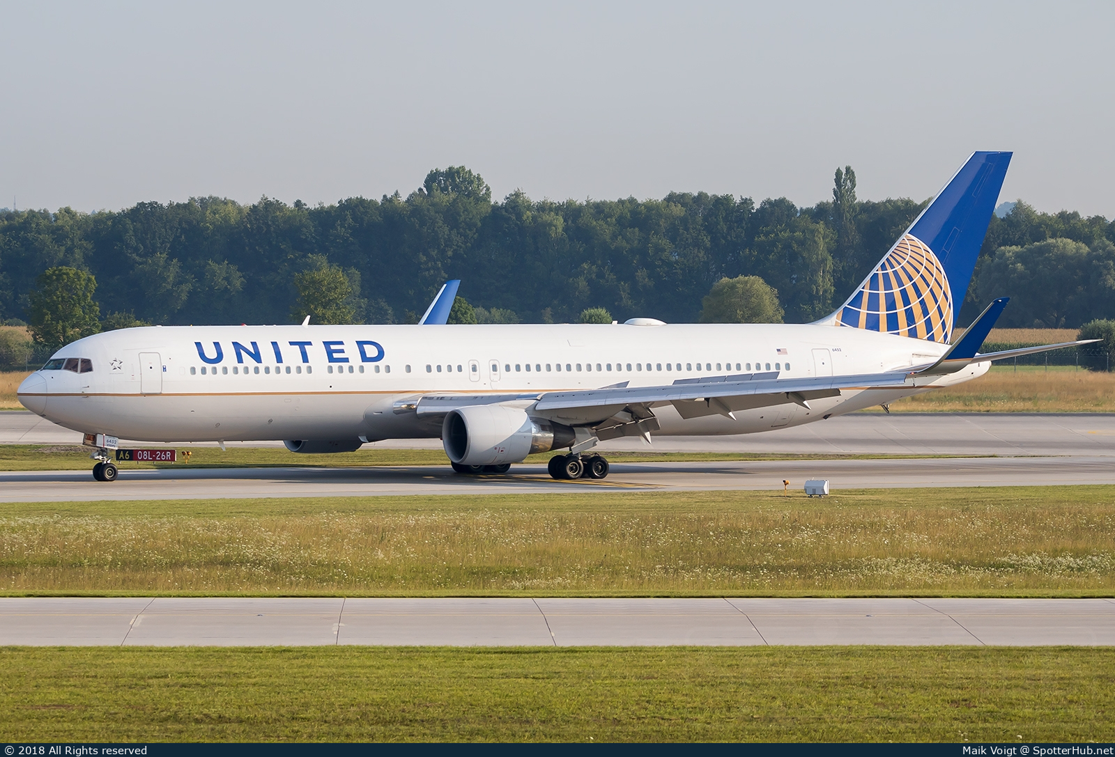Photo of N652UA - Boeing 767-322(ER) operated by United Airlines