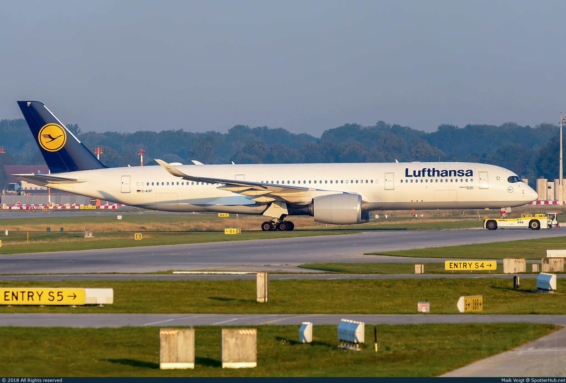 Photo of D-AIXF - Airbus A350-941 operated by Lufthansa