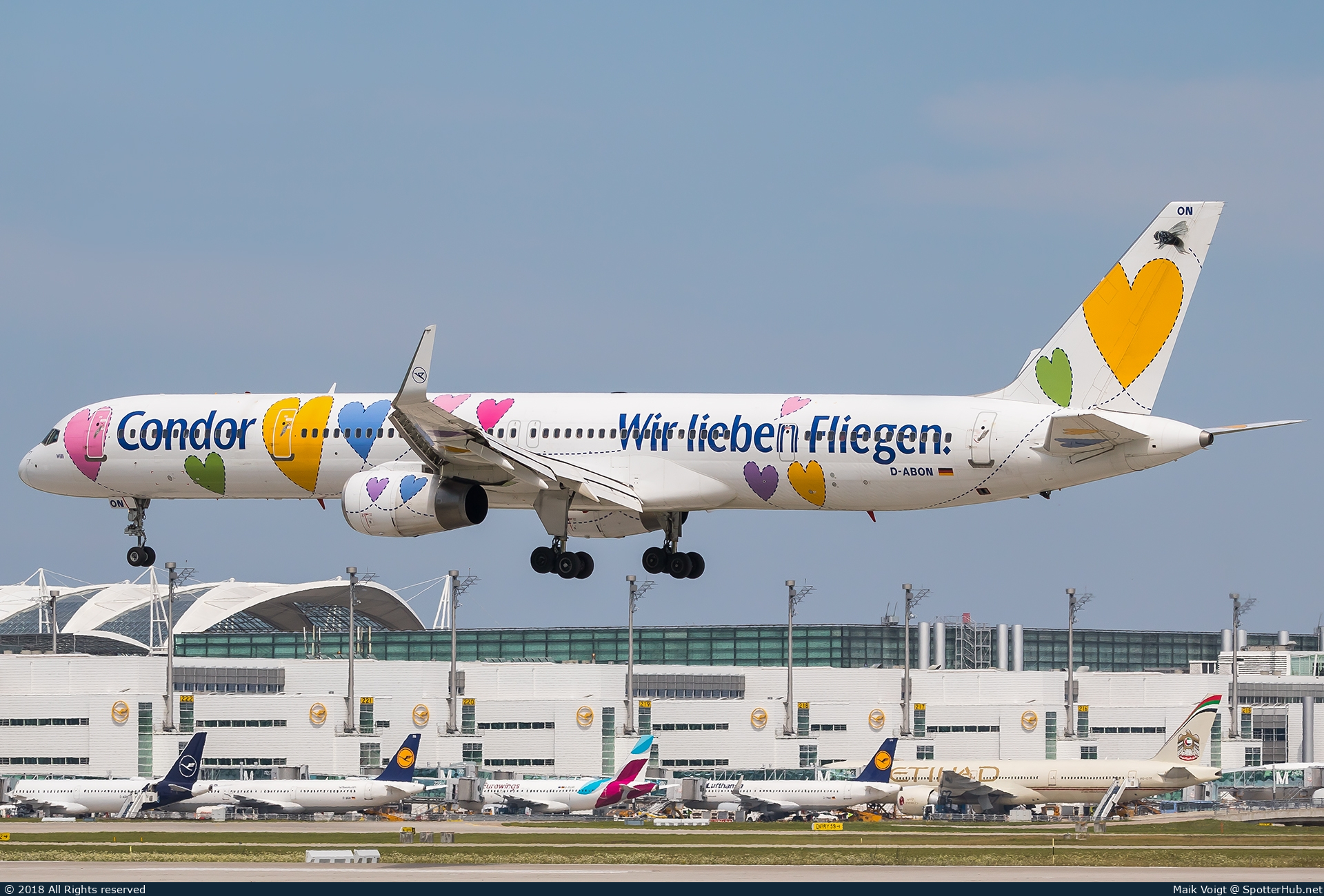 Photo of D-ABON - Boeing 757-330 operated by Condor