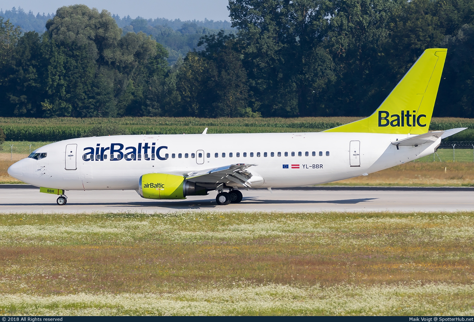 Photo of YL-BBR - Boeing 737-31S operated by airBaltic