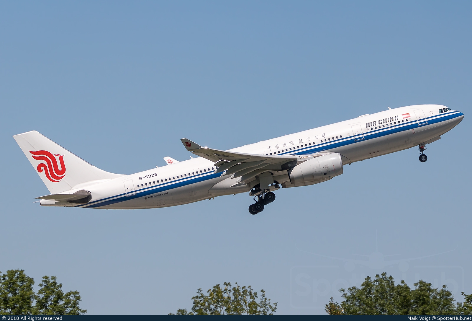 Photo of B-5925 - Airbus A330-243 operated by Air China