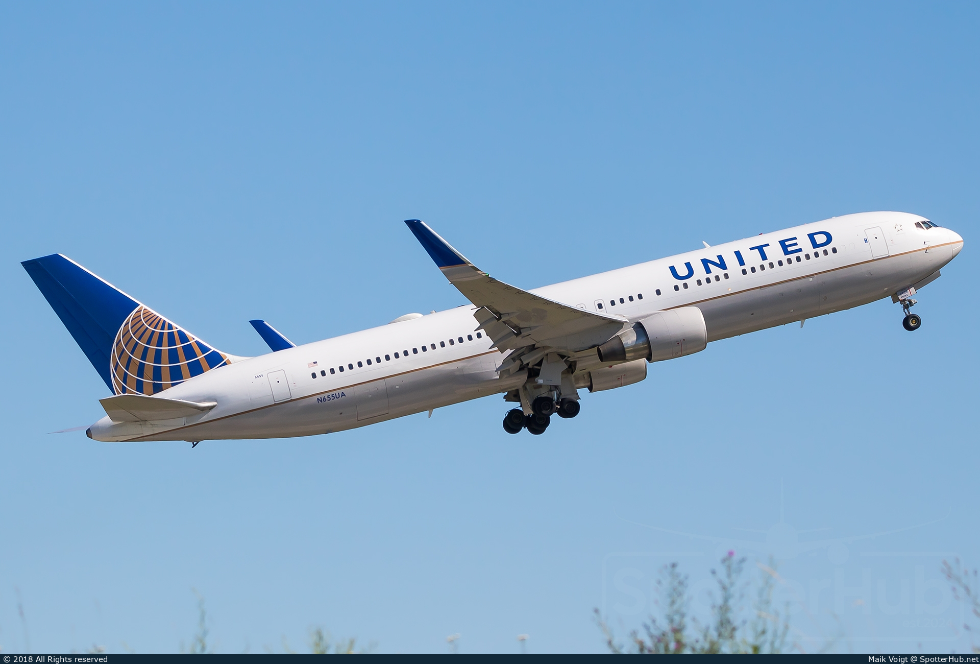 Photo of N655UA - Boeing 767-322(ER) operated by United Airlines