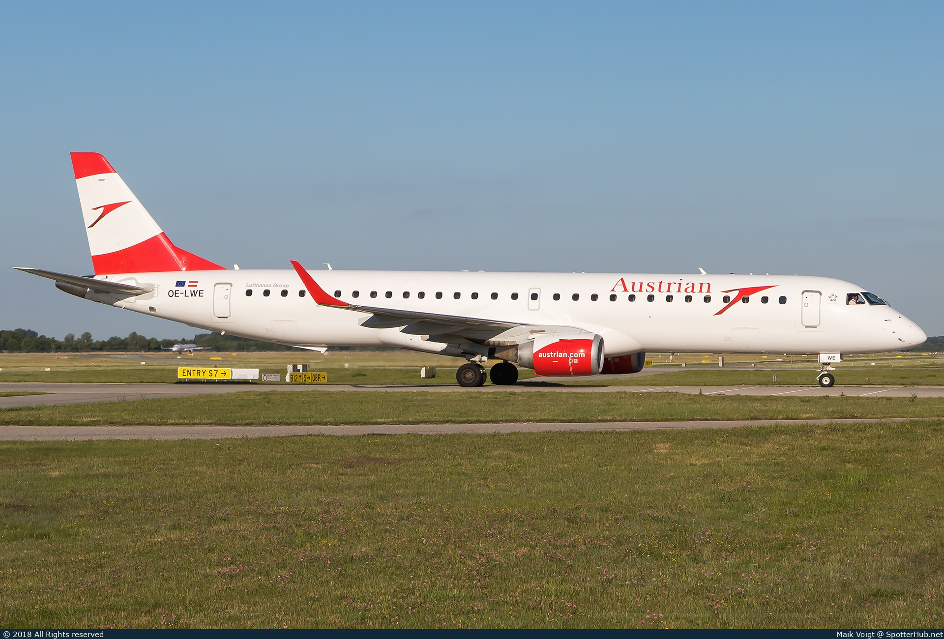 Photo of OE-LWE - Embraer ERJ-195LR operated by Austrian Airlines