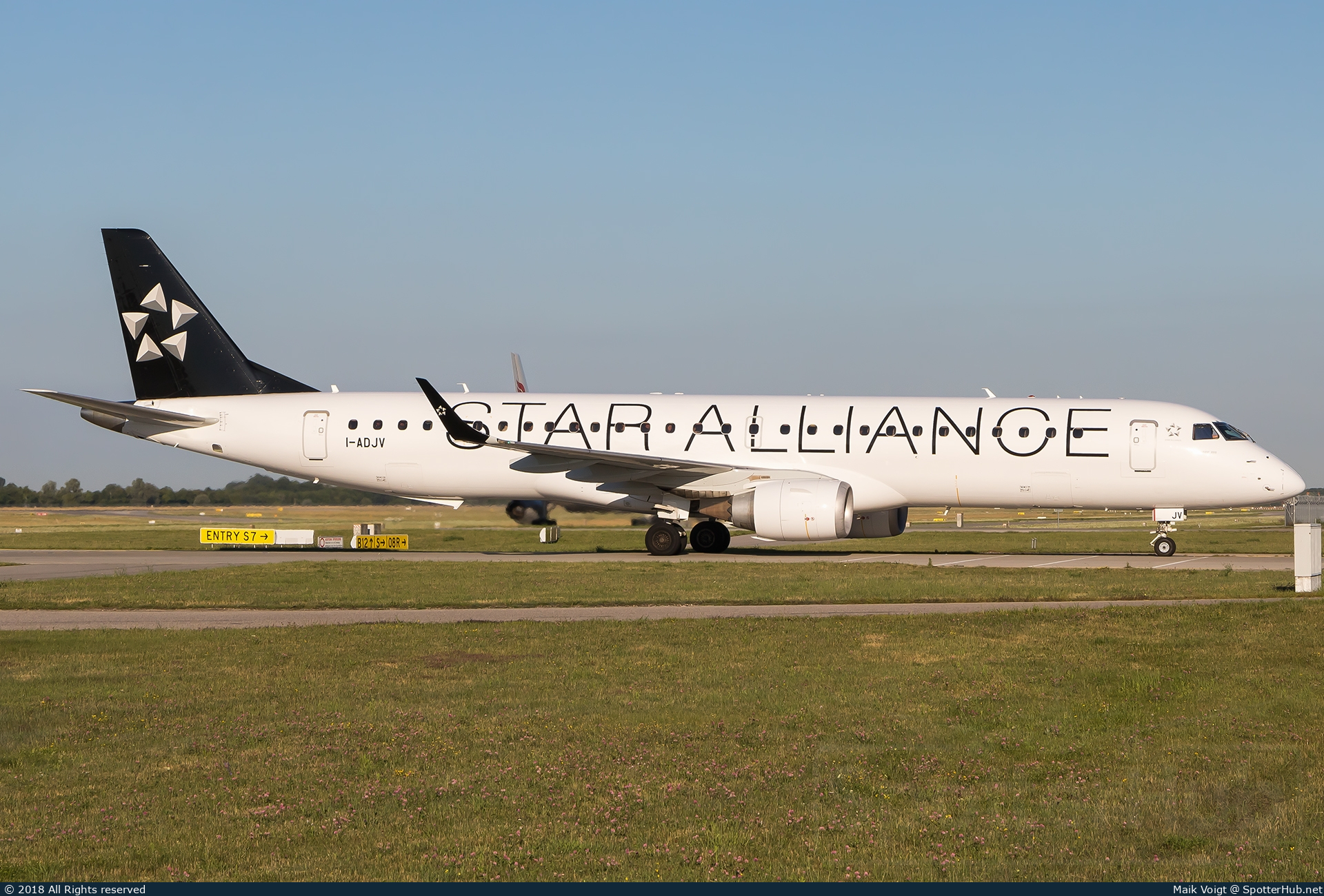 Photo of I-ADJV - Embraer ERJ-195LR operated by Air Dolomiti