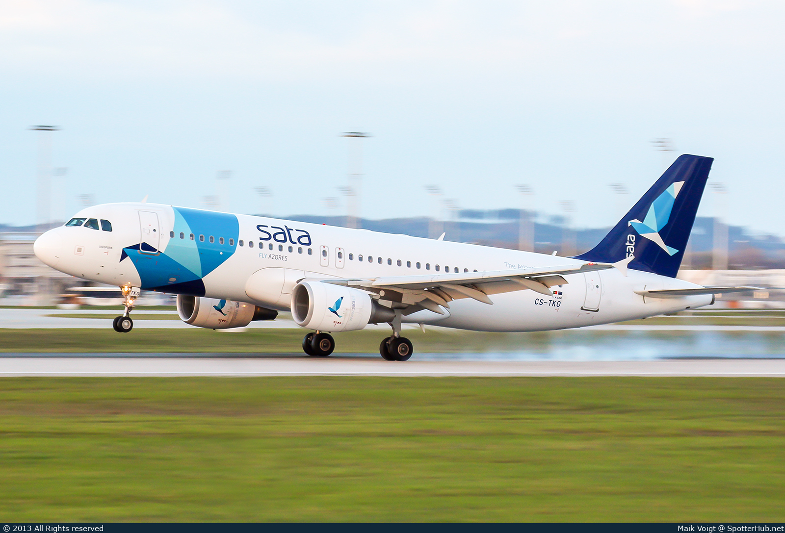 Photo of CS-TKO - Airbus A320-214 operated by SATA International