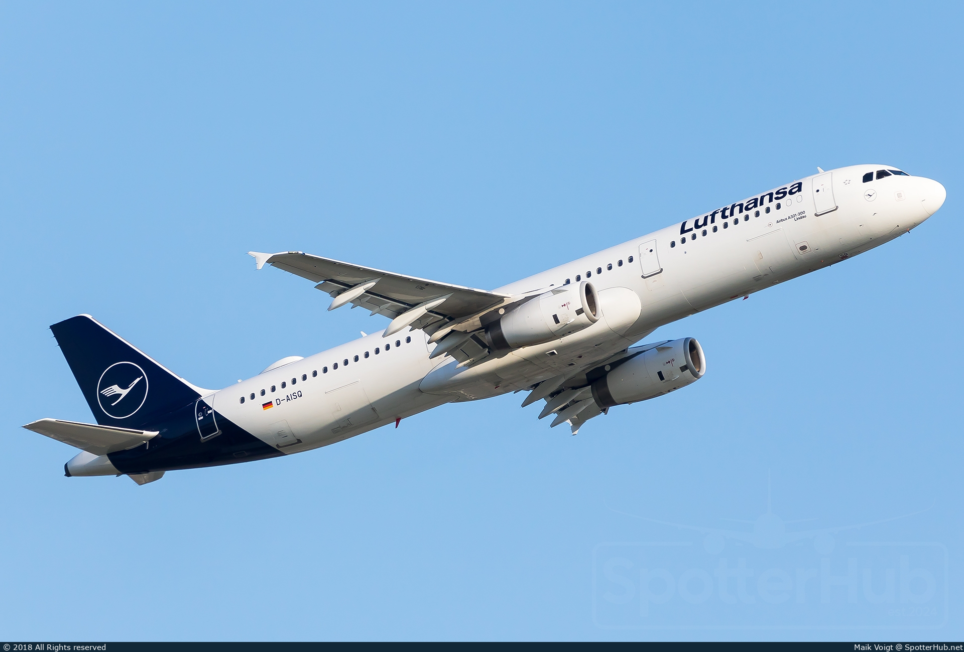 Photo of D-AISQ - Airbus A321-231 operated by Lufthansa