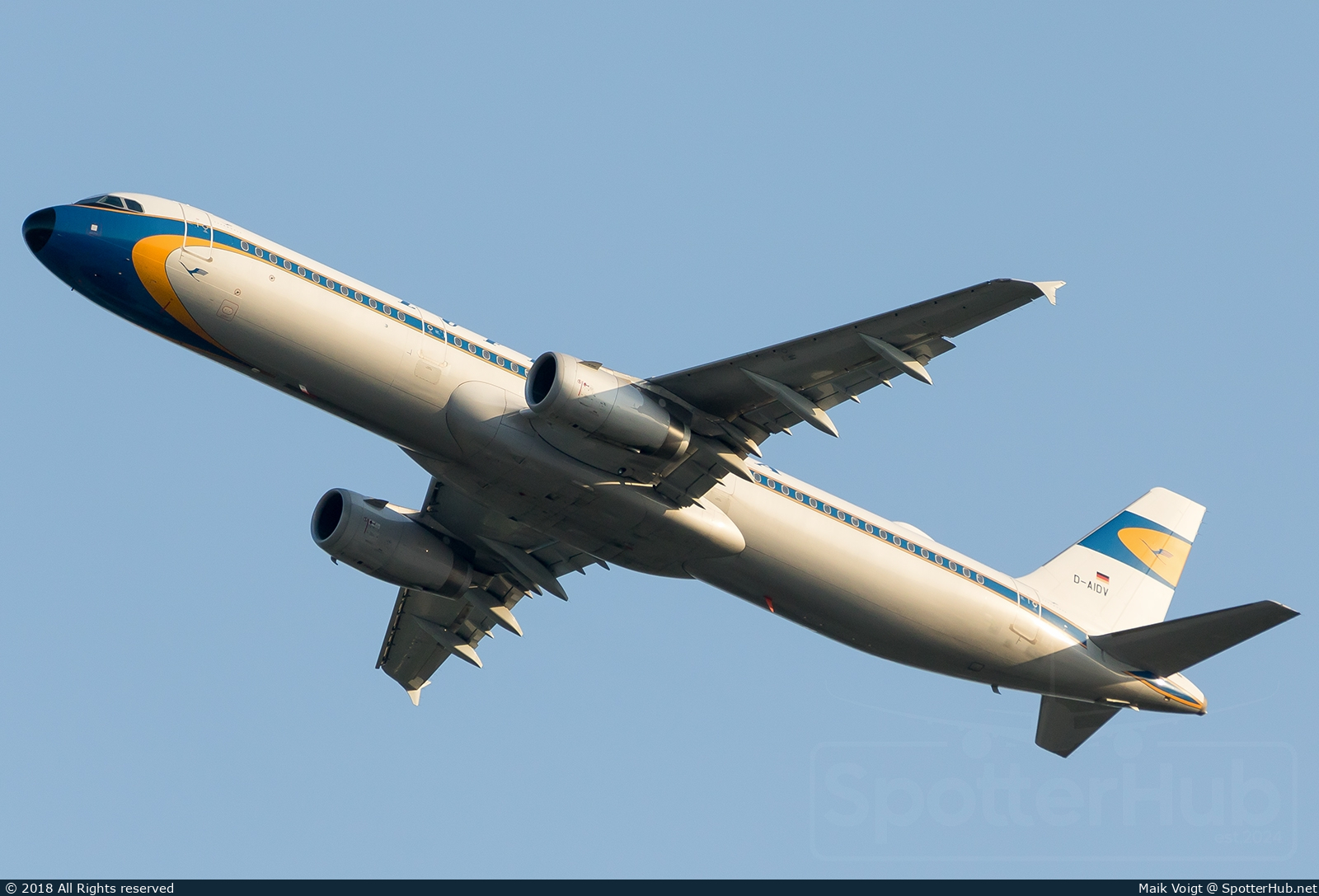 Photo of D-AIDV - Airbus A321-231 operated by Lufthansa