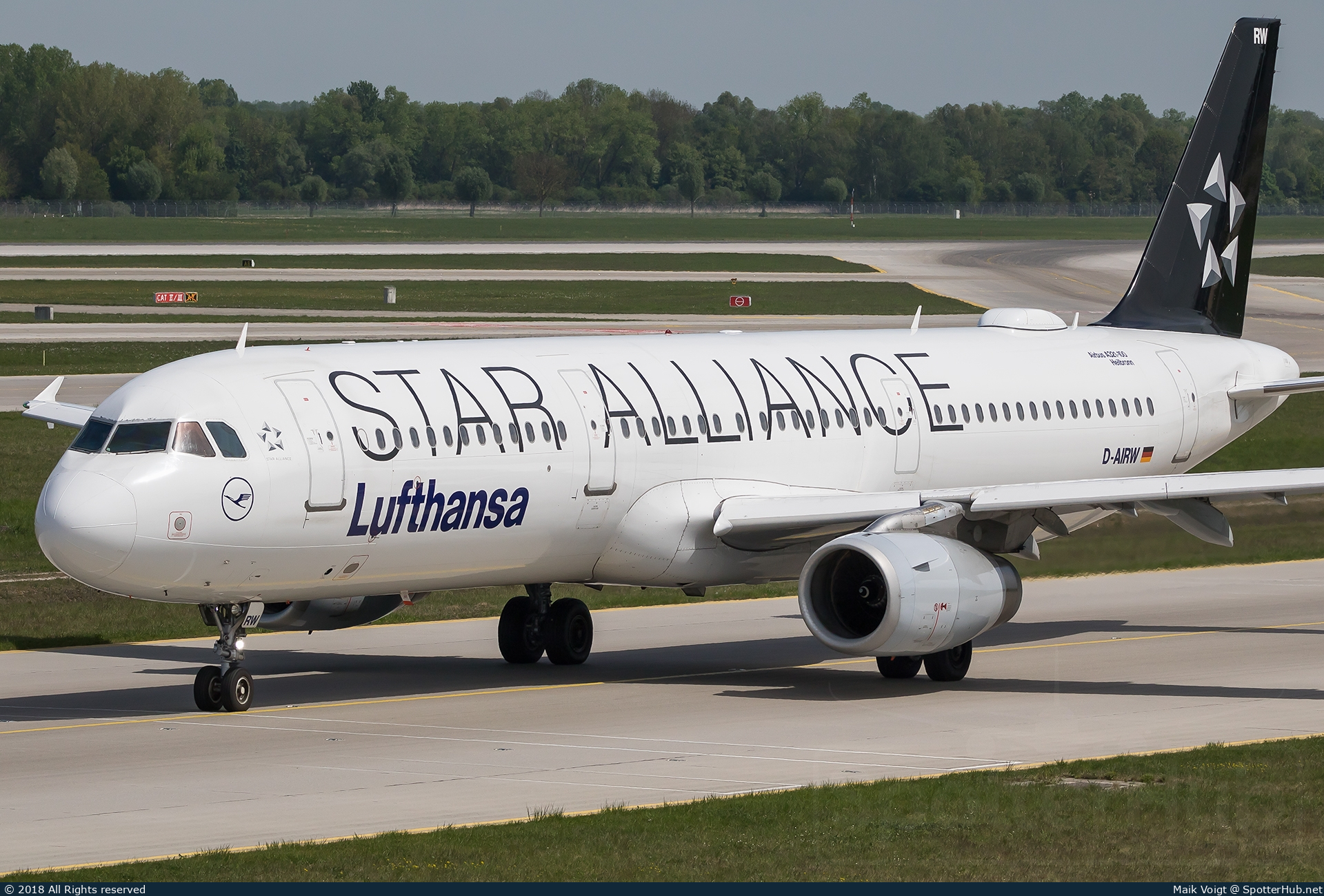 Photo of D-AIRW - Airbus A321-131 operated by Lufthansa