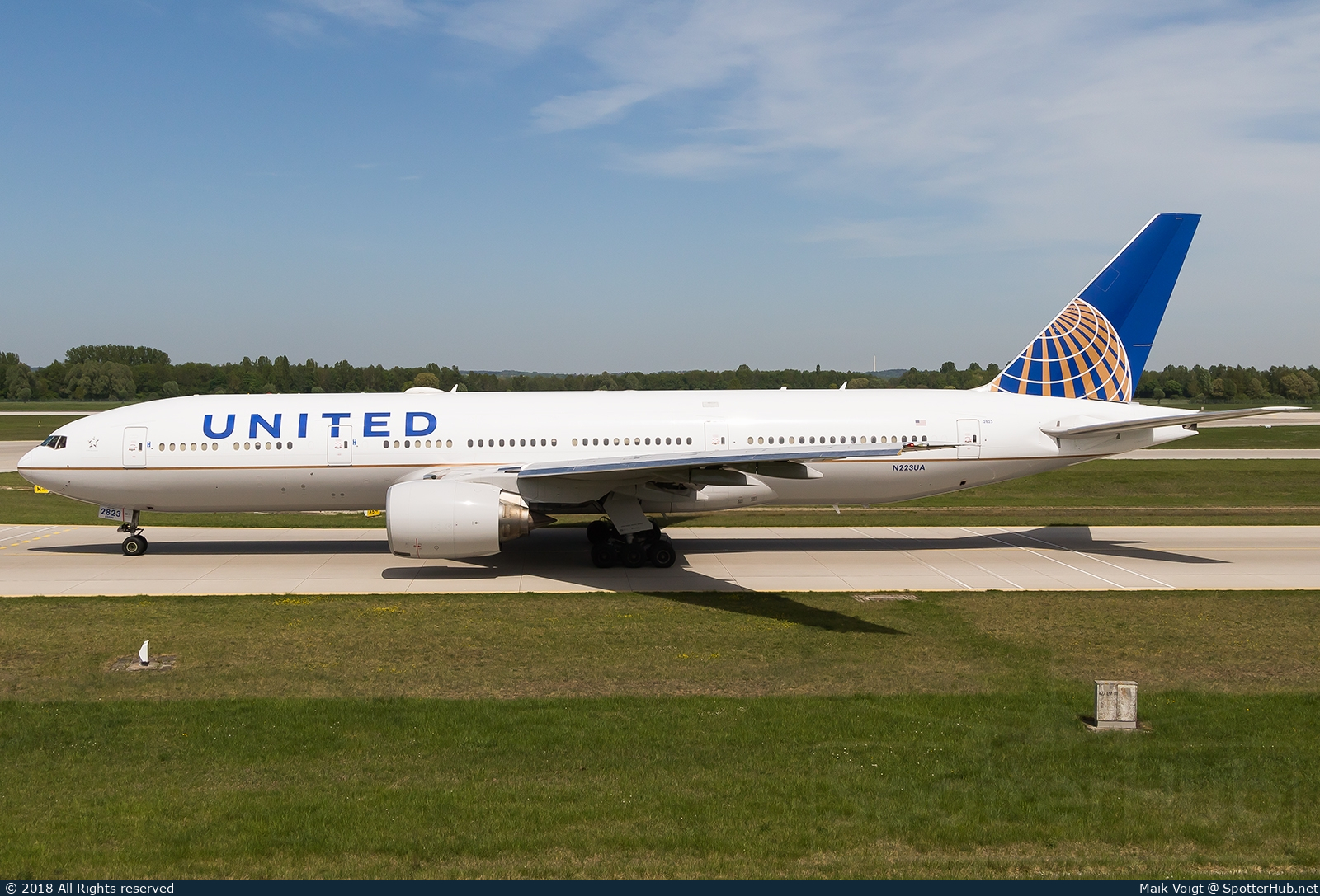 Photo of N223UA - Boeing 777-222(ER) operated by United Airlines