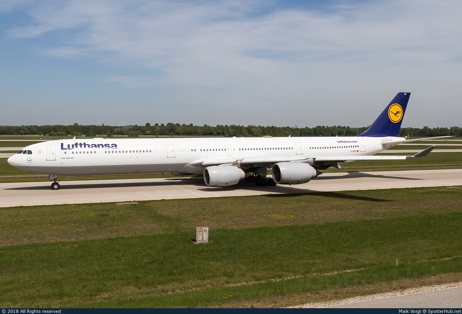 Photo of D-AIHU - Airbus A340-642 operated by Lufthansa