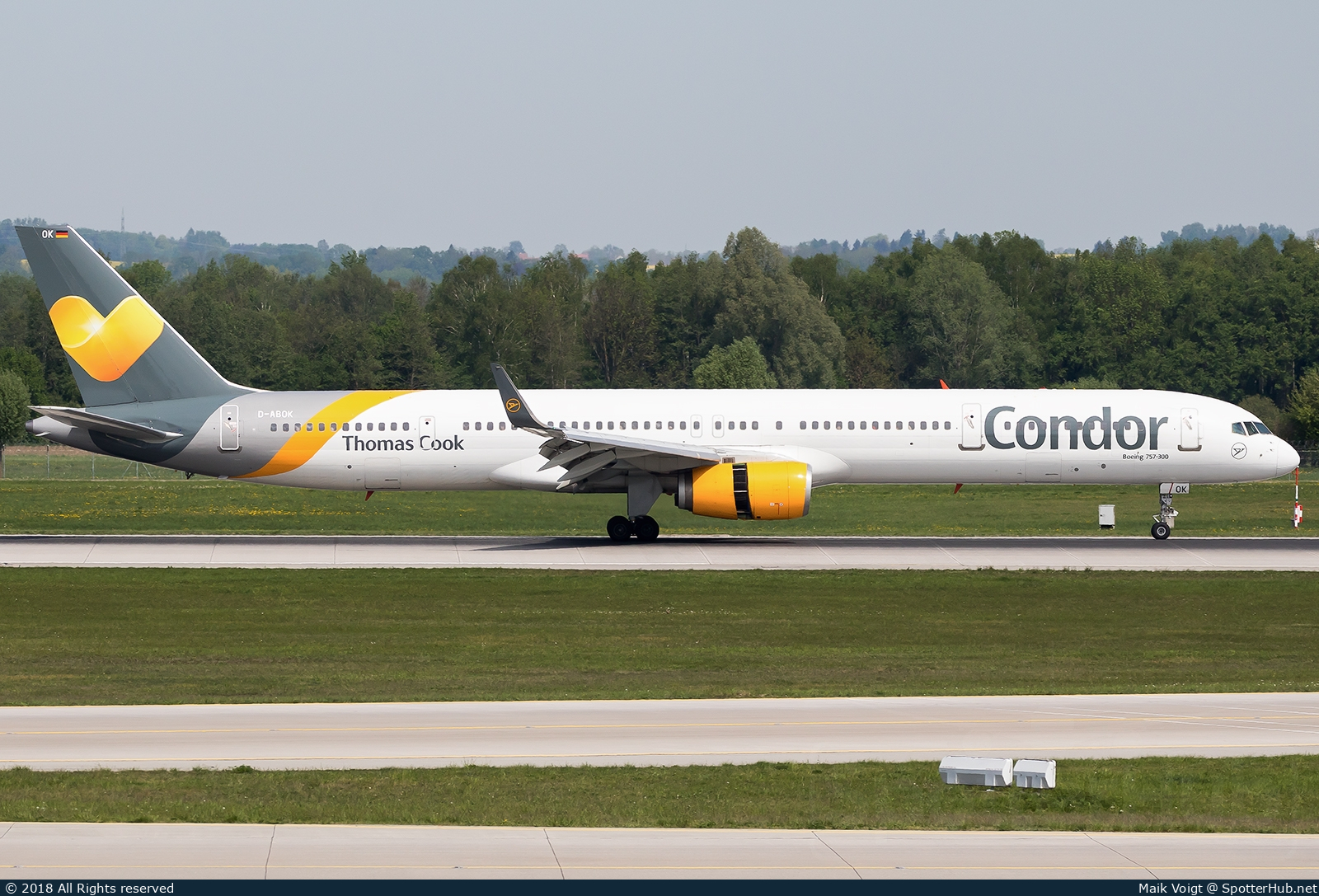 Photo of D-ABOK - Boeing 757-330 operated by Condor