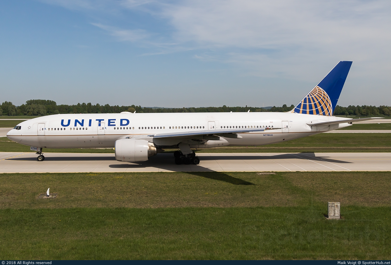 Photo of N798UA - Boeing 777-222(ER) operated by United Airlines