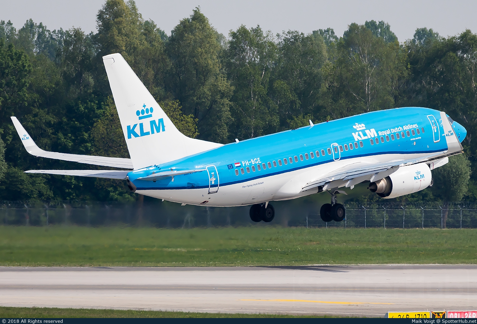 Photo of PH-BGE - Boeing 737-7K2 operated by KLM Royal Dutch Airlines