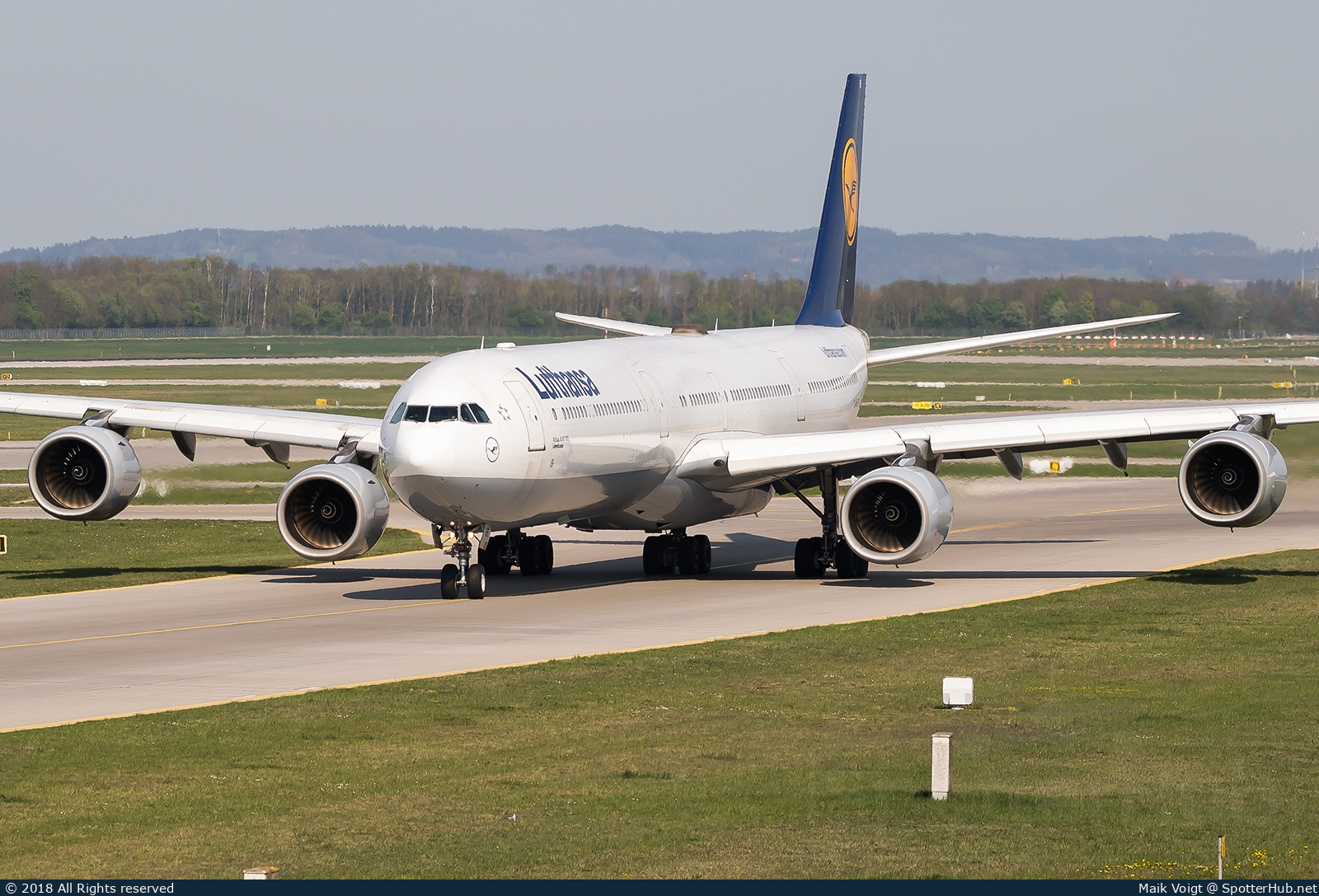 Photo of D-AIHE - Airbus A340-642 operated by Lufthansa