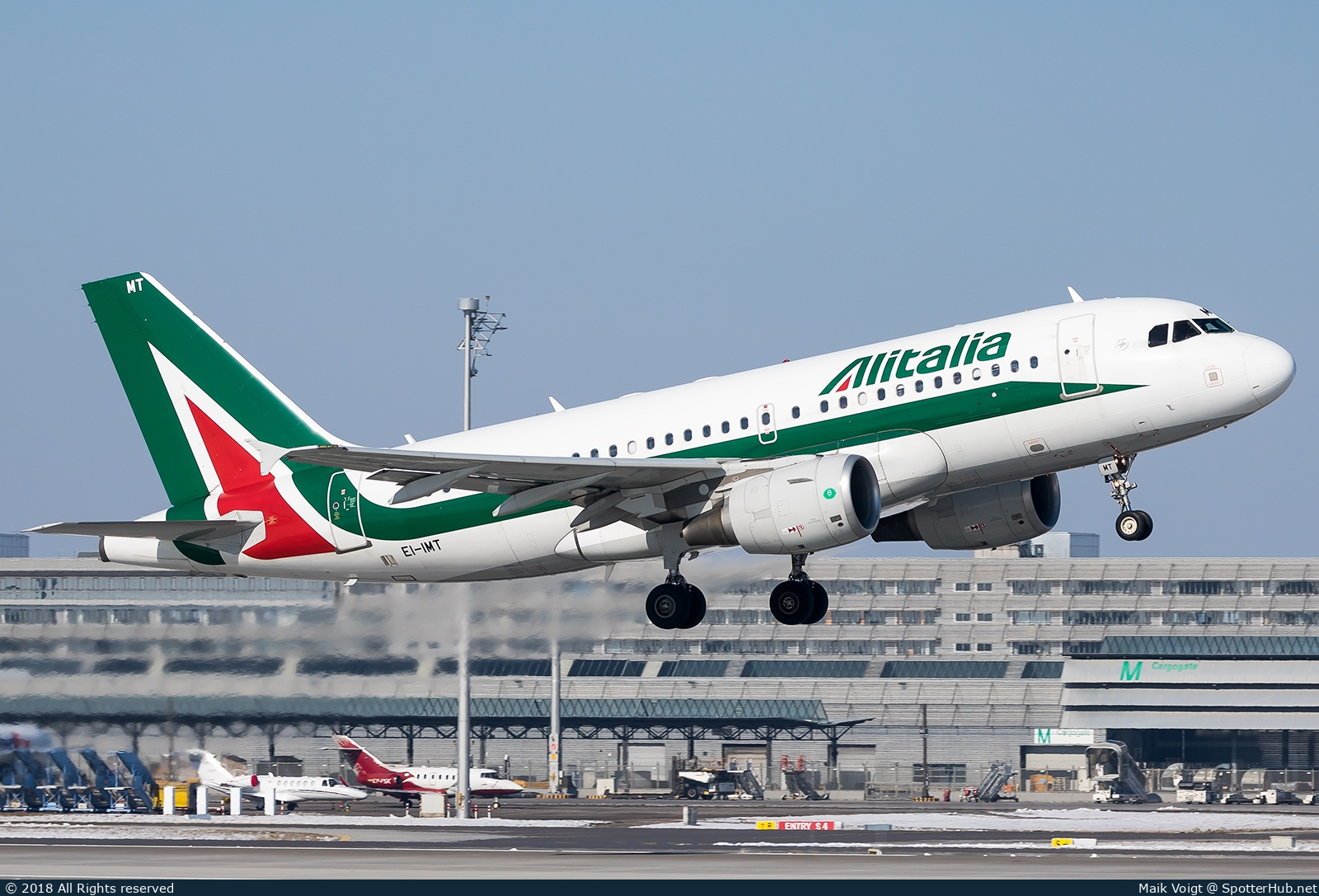 Photo of EI-IMT - Airbus A319-111 operated by Alitalia