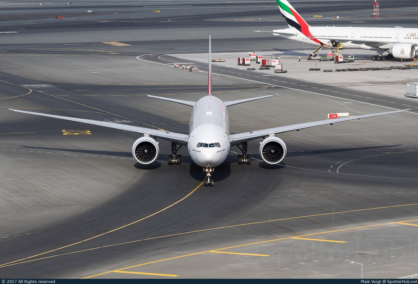 Photo of A6-EBT - Boeing 777-31H(ER) operated by Emirates