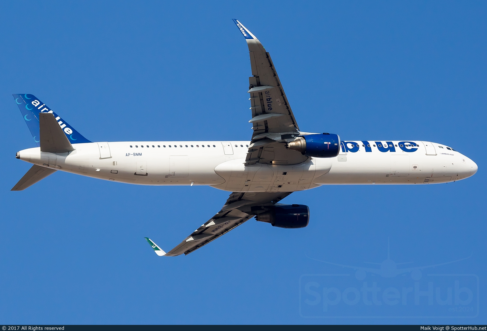Photo of AP-BMM - Airbus A321-211 operated by Airblue