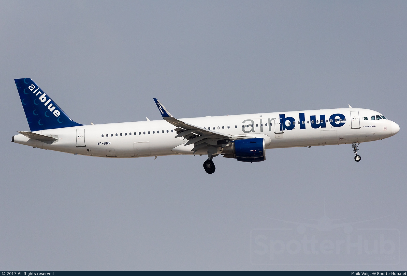 Photo of AP-BMN - Airbus A321-211 operated by Airblue