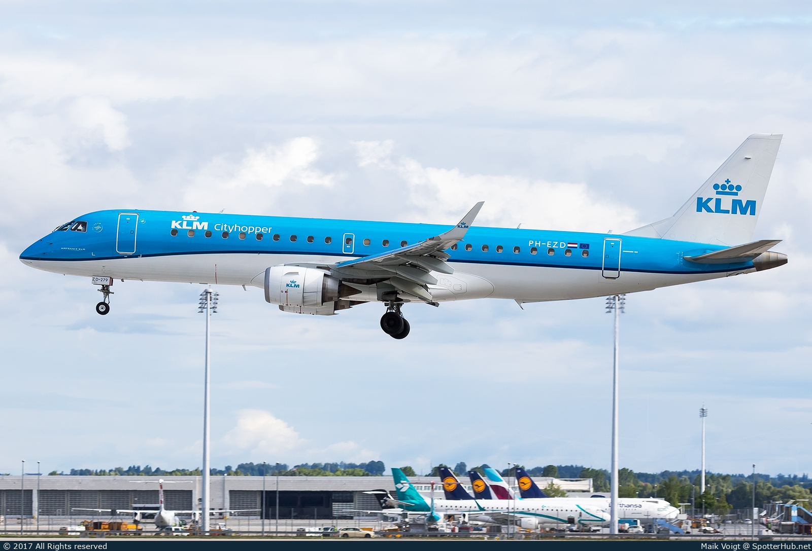 Photo of PH-EZD - Embraer ERJ-190STD operated by KLM Cityhopper
