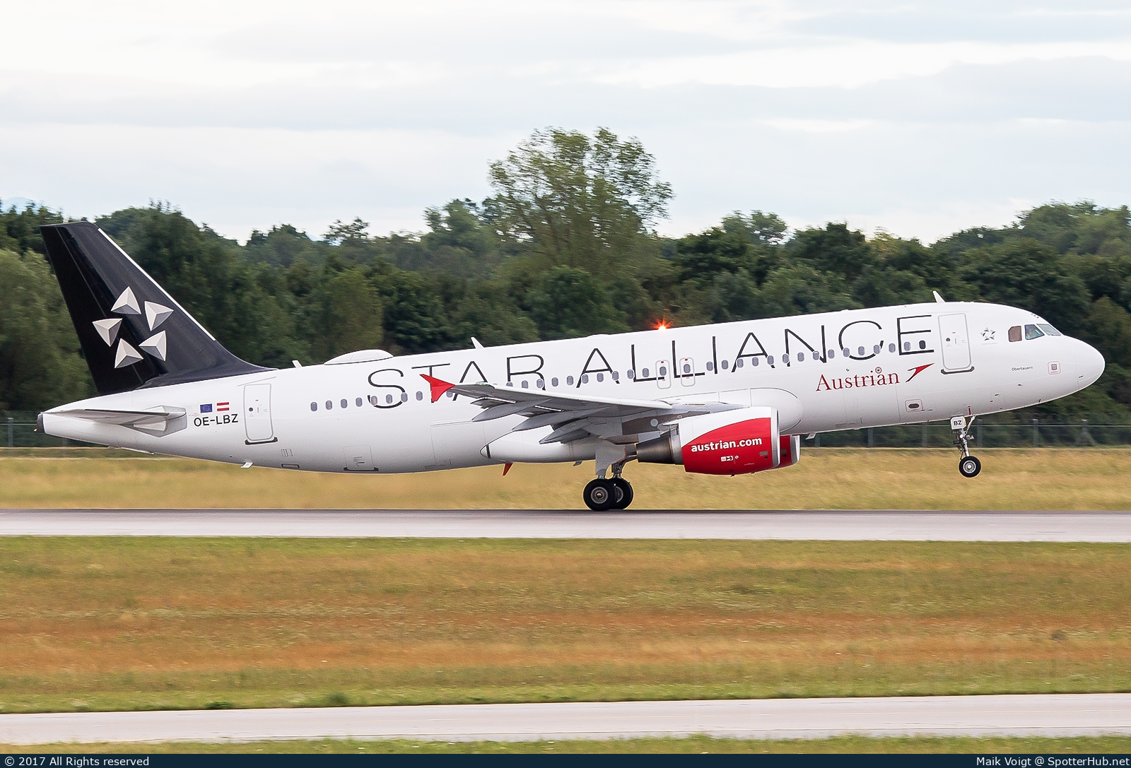 Photo of OE-LBZ - Airbus A320-214 operated by Austrian Airlines