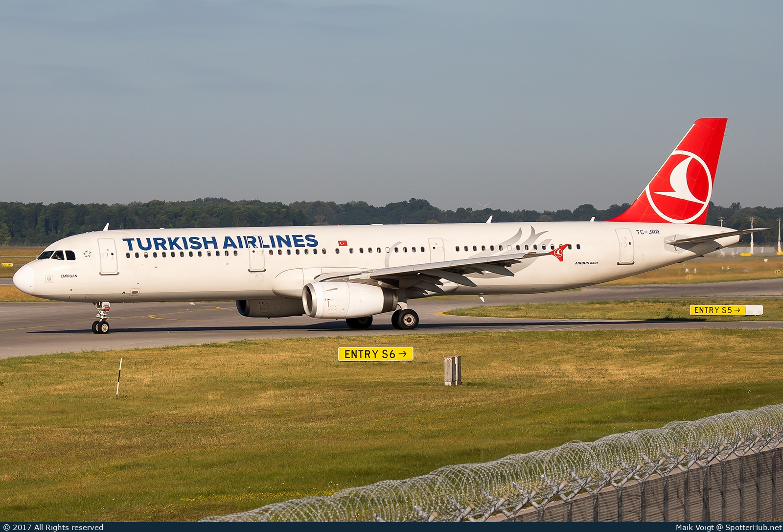 Photo of TC-JRR - Airbus A321-231 operated by Turkish Airlines