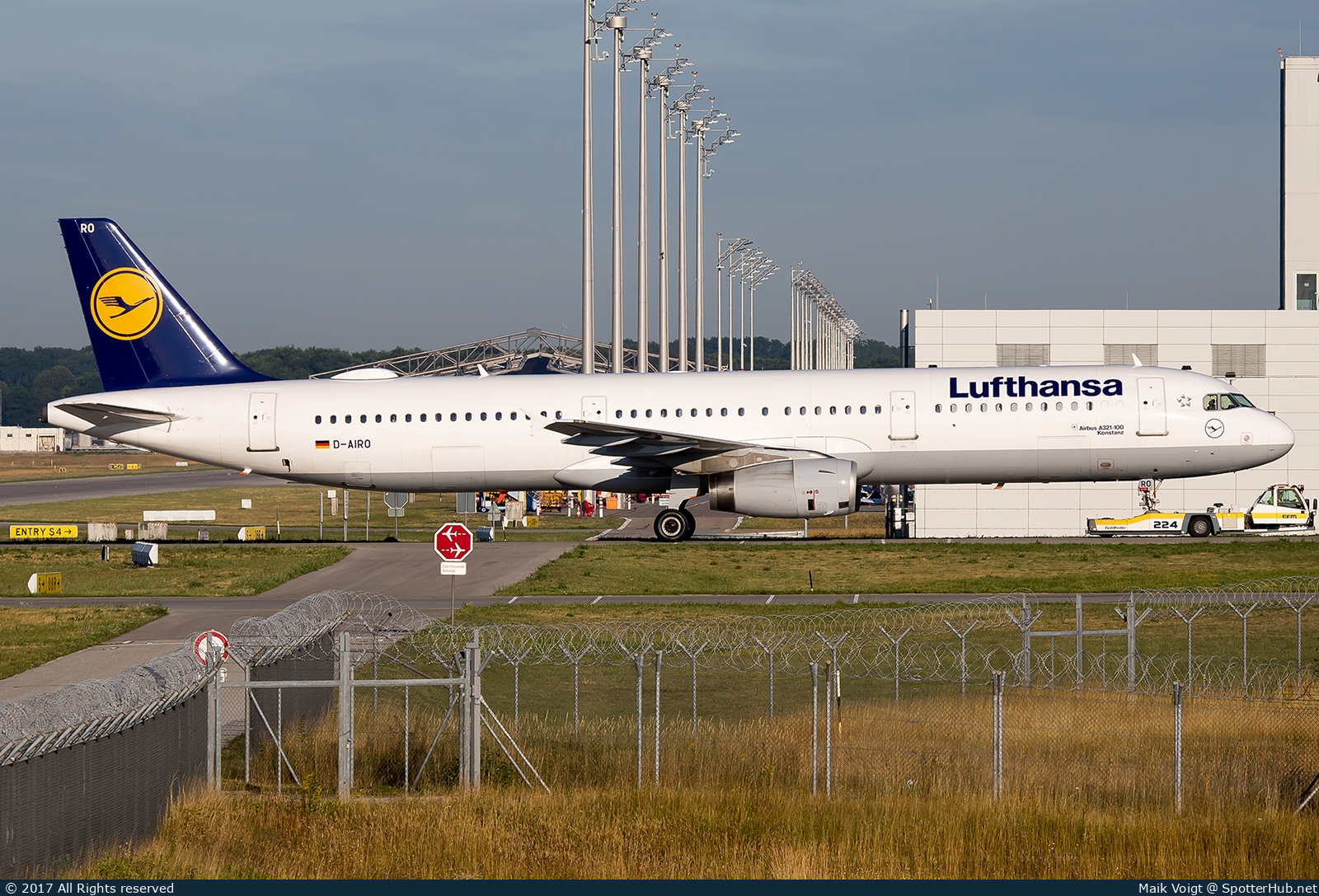 Photo of D-AIRO - Airbus A321-131 operated by Lufthansa