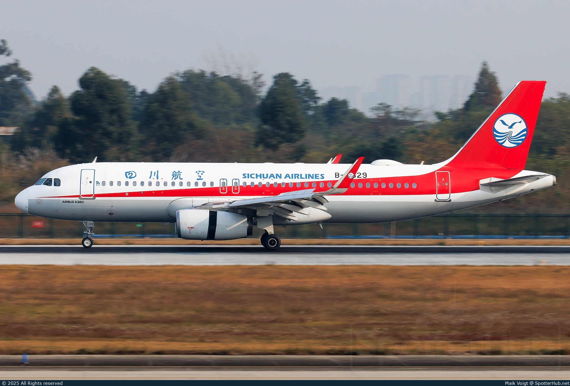 Photo of B-8329 - Airbus A320-232 operated by Sichuan Airlines