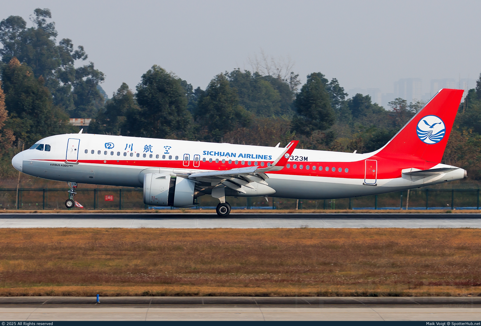 Photo of B-323M - Airbus A320-271N operated by Sichuan Airlines