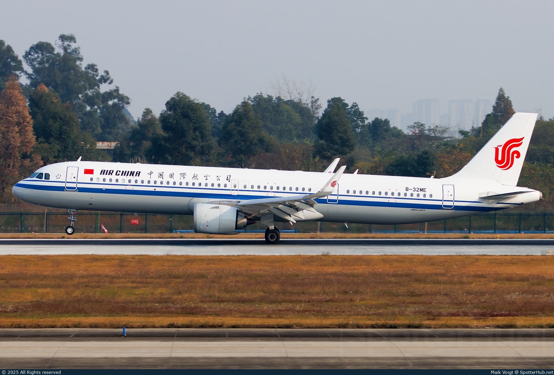 Photo of B-32ME - Airbus A321-252NX operated by Air China