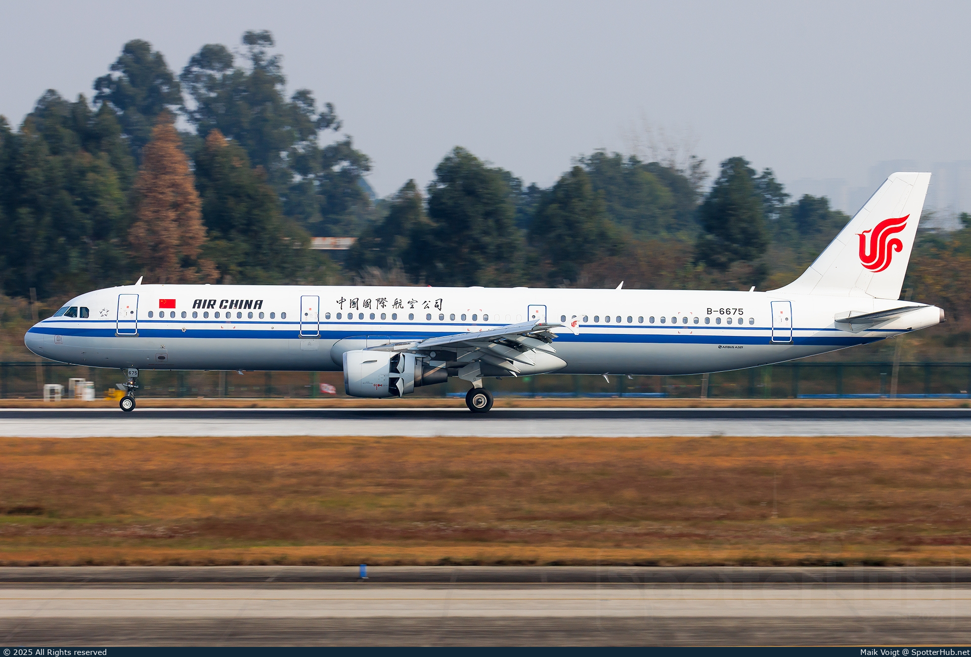 Photo of B-6675 - Airbus A321-213 operated by Air China