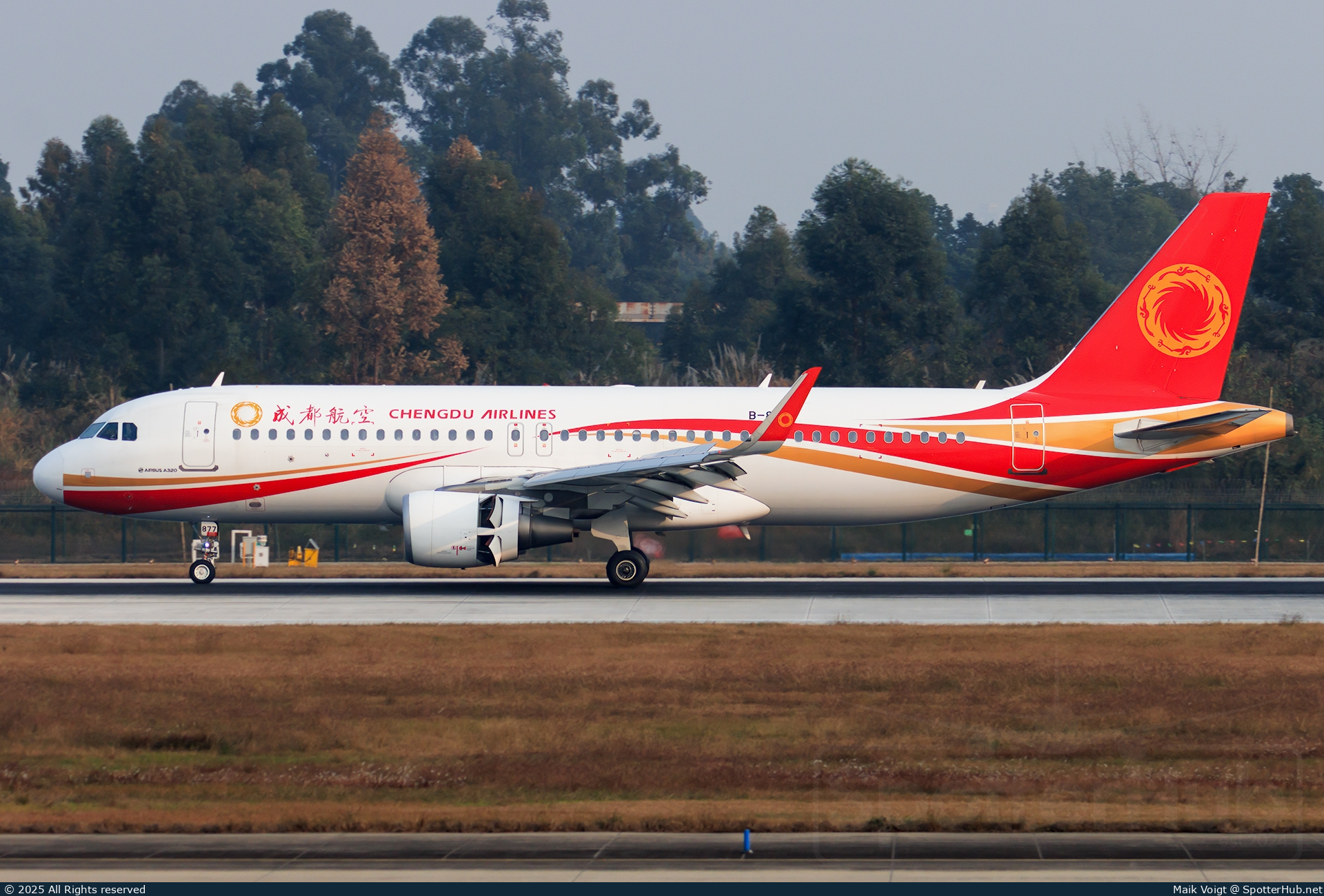 Photo of B-8877 - Airbus A320-214 operated by Chengdu Airlines