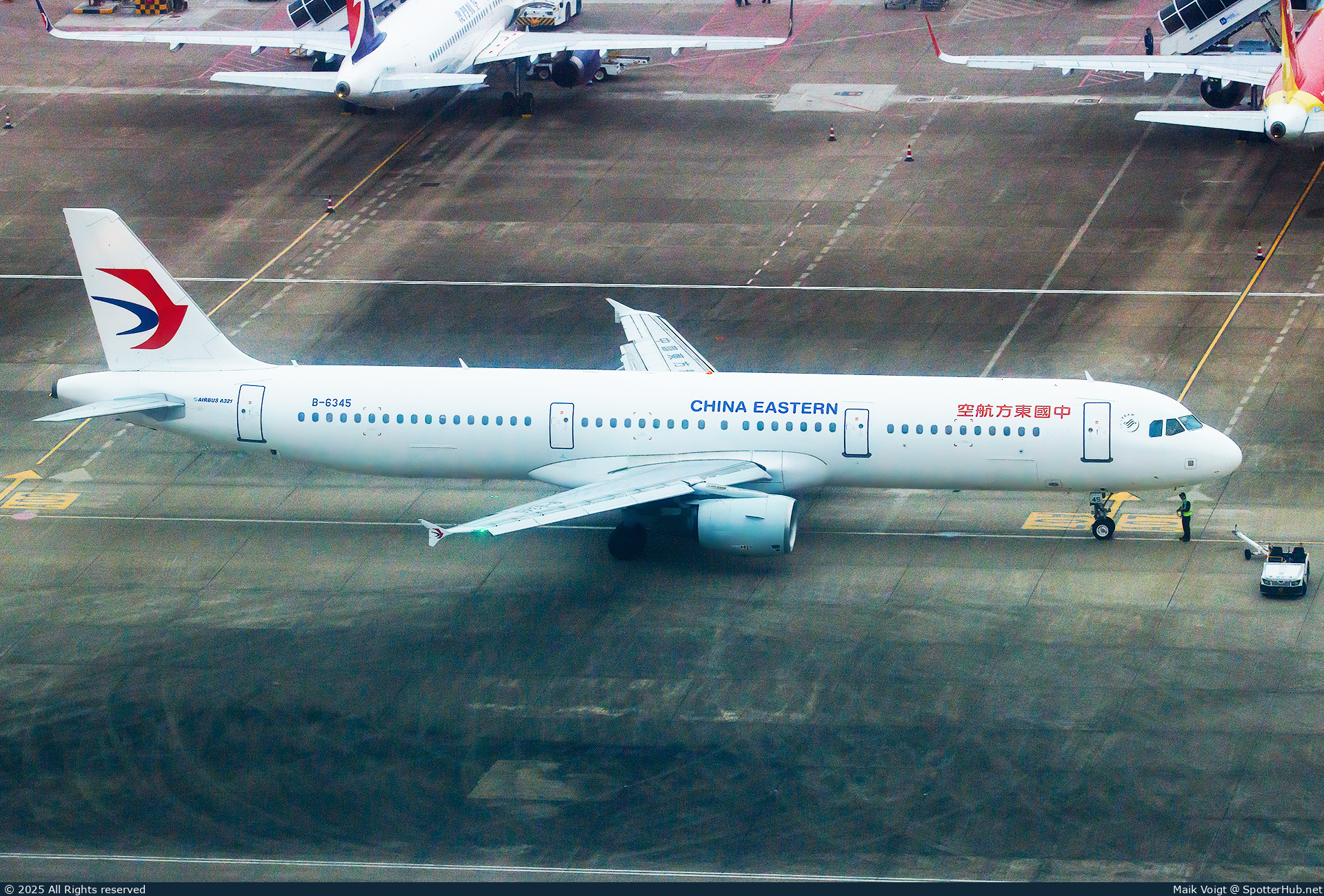 Photo of B-6345 - Airbus A321-231 operated by China Eastern Airlines