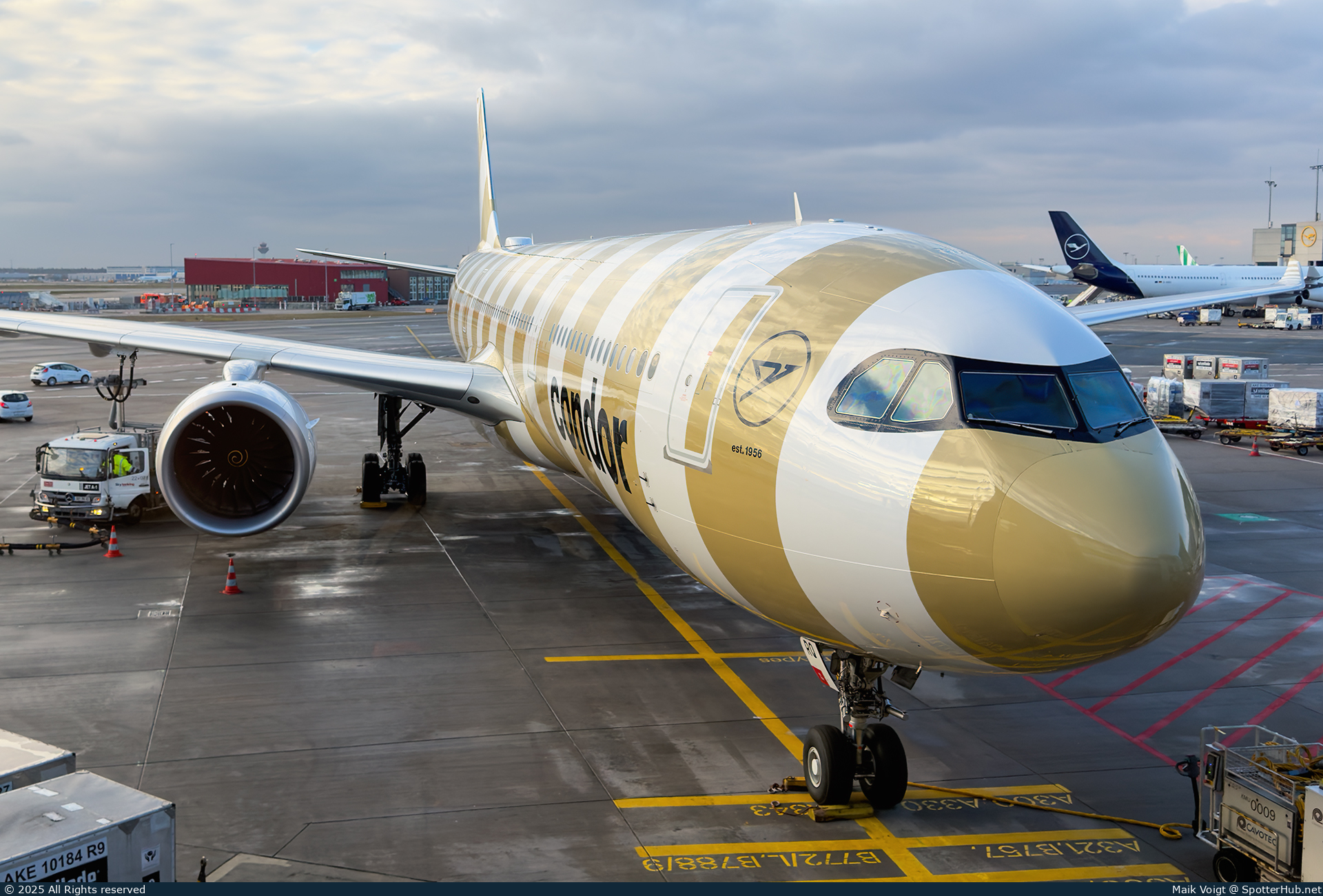 Photo of D-ANRQ - Airbus A330-941 operated by Condor