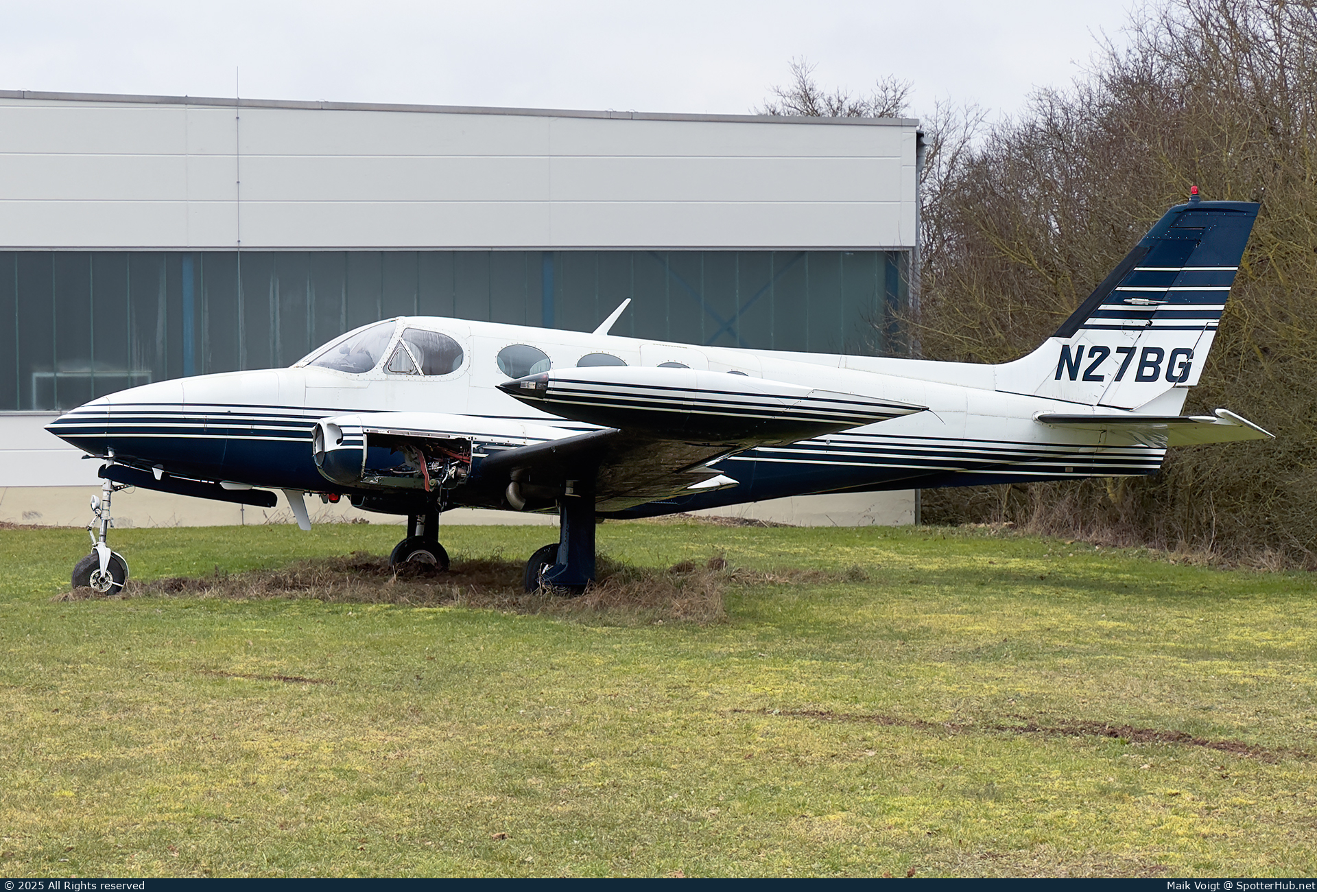 Photo of N27BG - Cessna 340A operated by Private