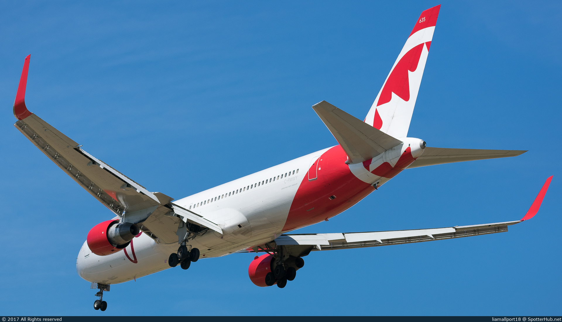 Photo of C-FMWY - Boeing 767-333(ER) operated by Air Canada Rouge