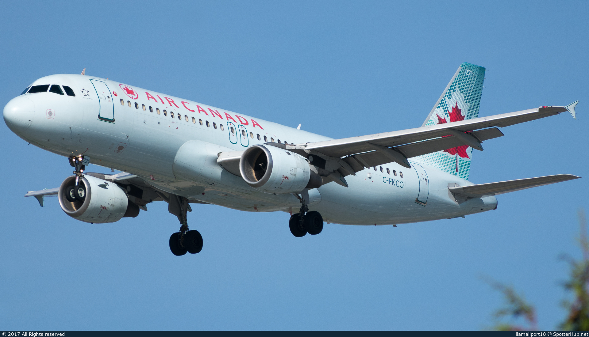 Photo of C-FKCO - Airbus A320-211 operated by Air Canada