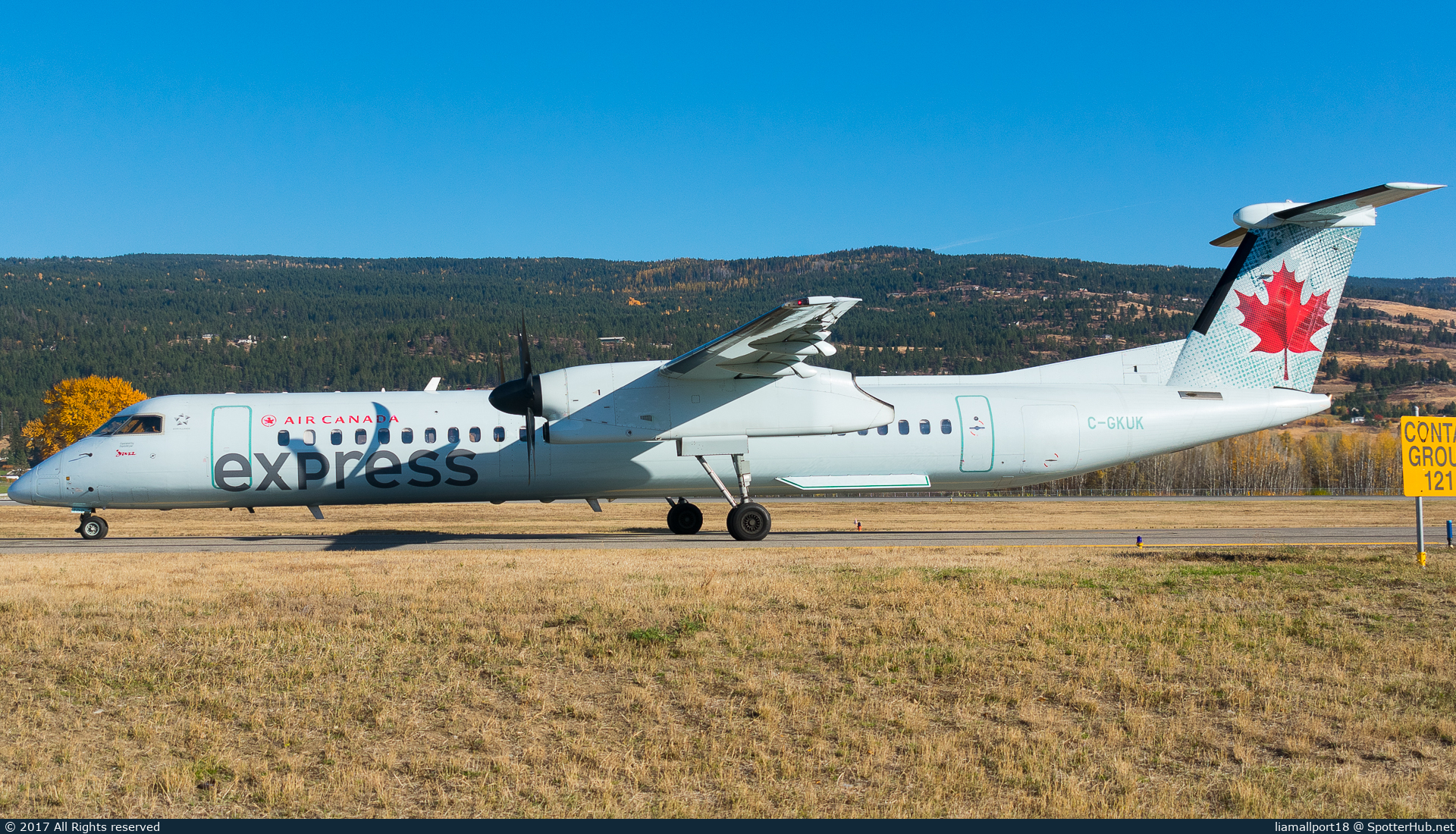Photo of C-GKUK - Bombardier DHC-8-402 Dash 8 Q400 operated by Air Canada Express (opb Jazz Air)