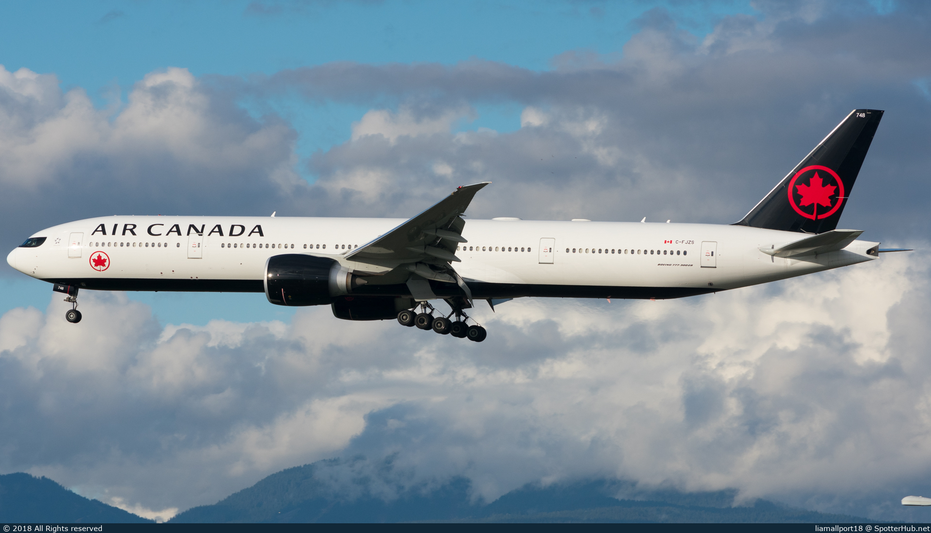 Photo of C-FJZS - Boeing 777-333(ER) operated by Air Canada