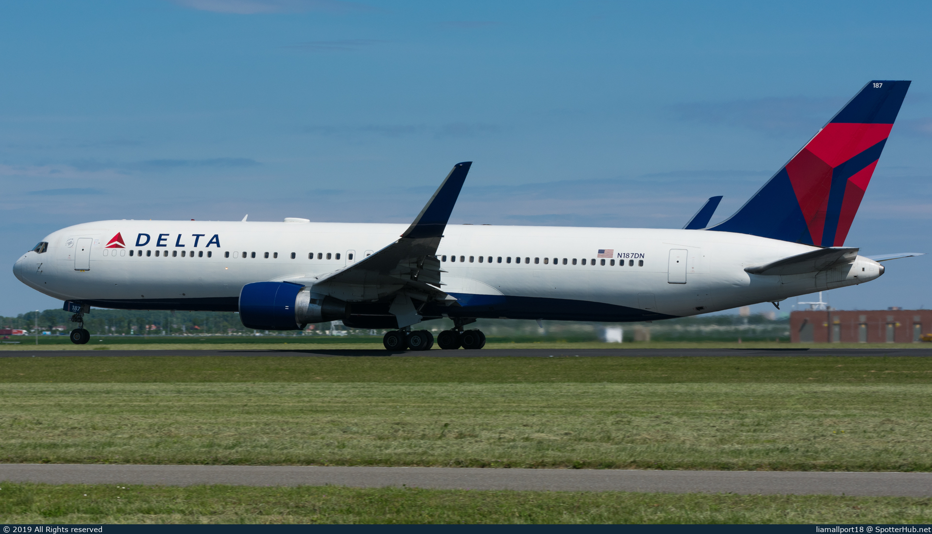 Photo of N187DN - Boeing 767-332(ER) operated by Delta Air Lines