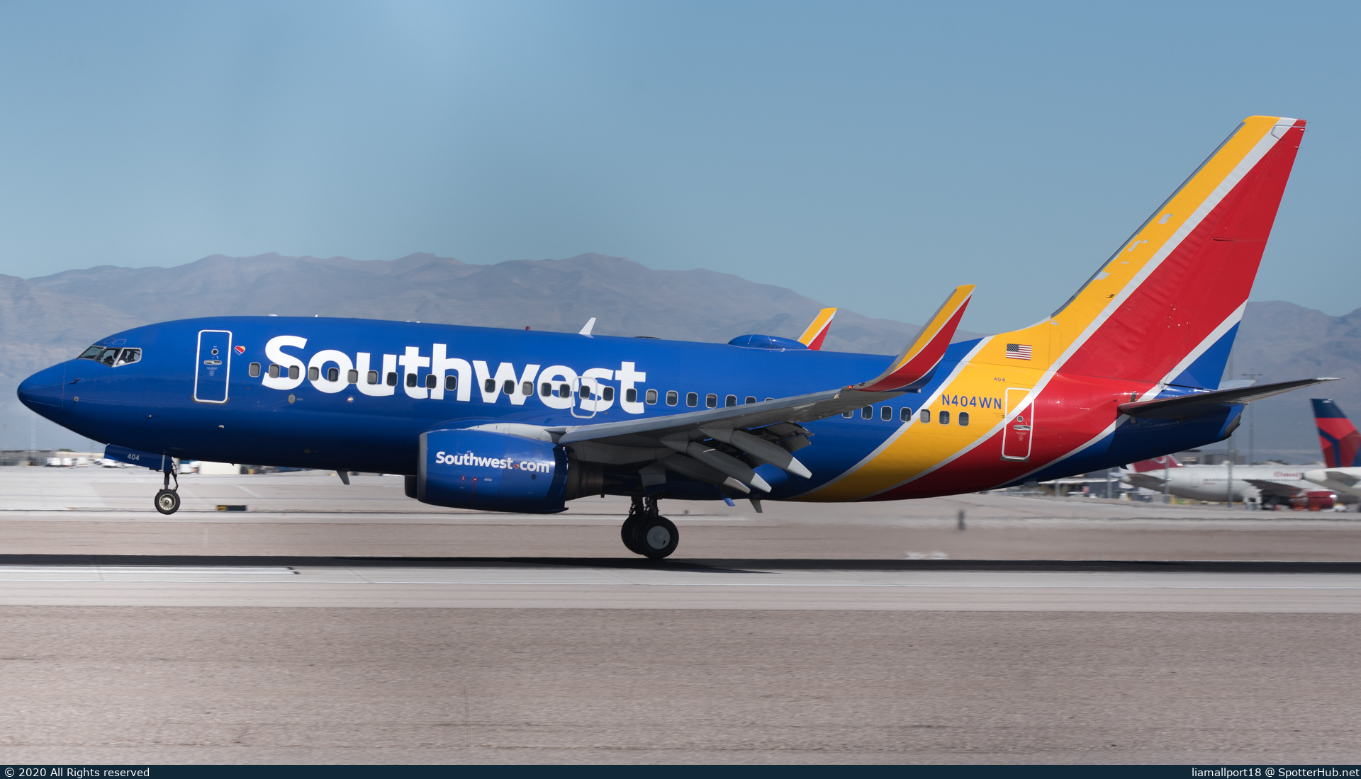 Photo of N404WN - Boeing 737-7H4 operated by Southwest Airlines