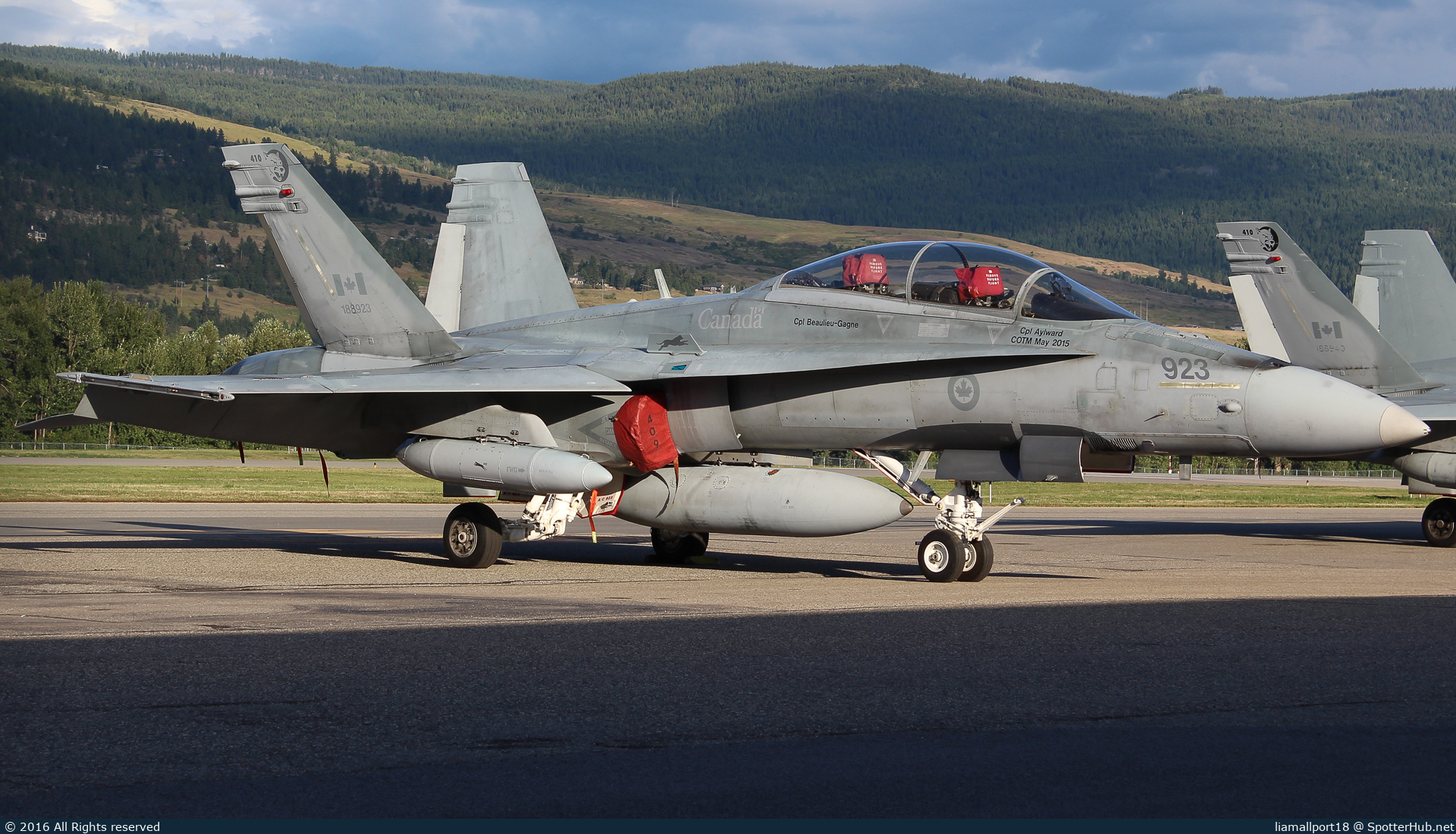 Photo of 188923 - McDonnell Douglas CF-188B Hornet operated by Royal Canadian Air Force